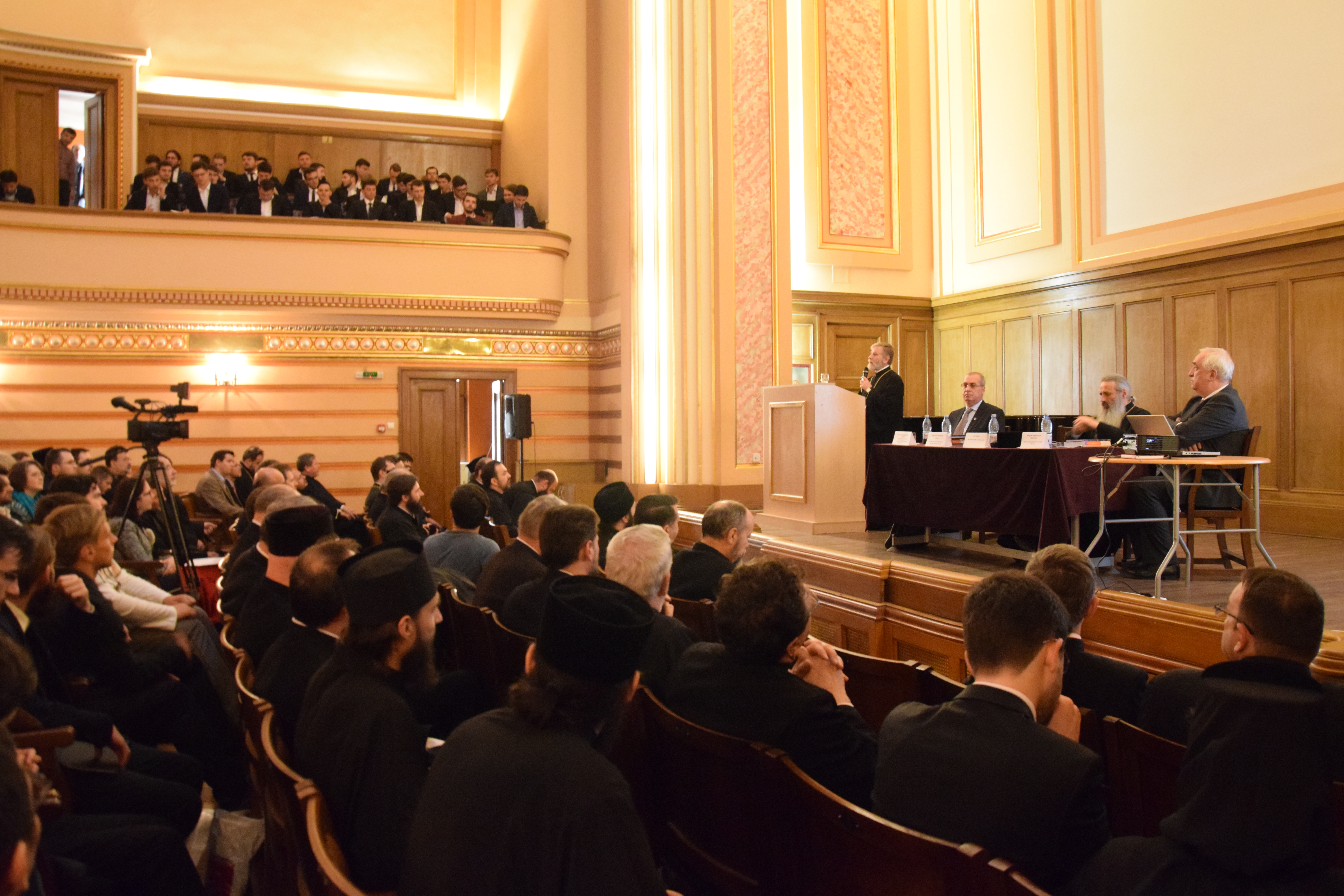 „Un model de educație integral presupune un raport de cooperare între Familie, Școală si Biserică” „Un model de educație integral presupune un raport de cooperare între Familie, Școală si Biserică”