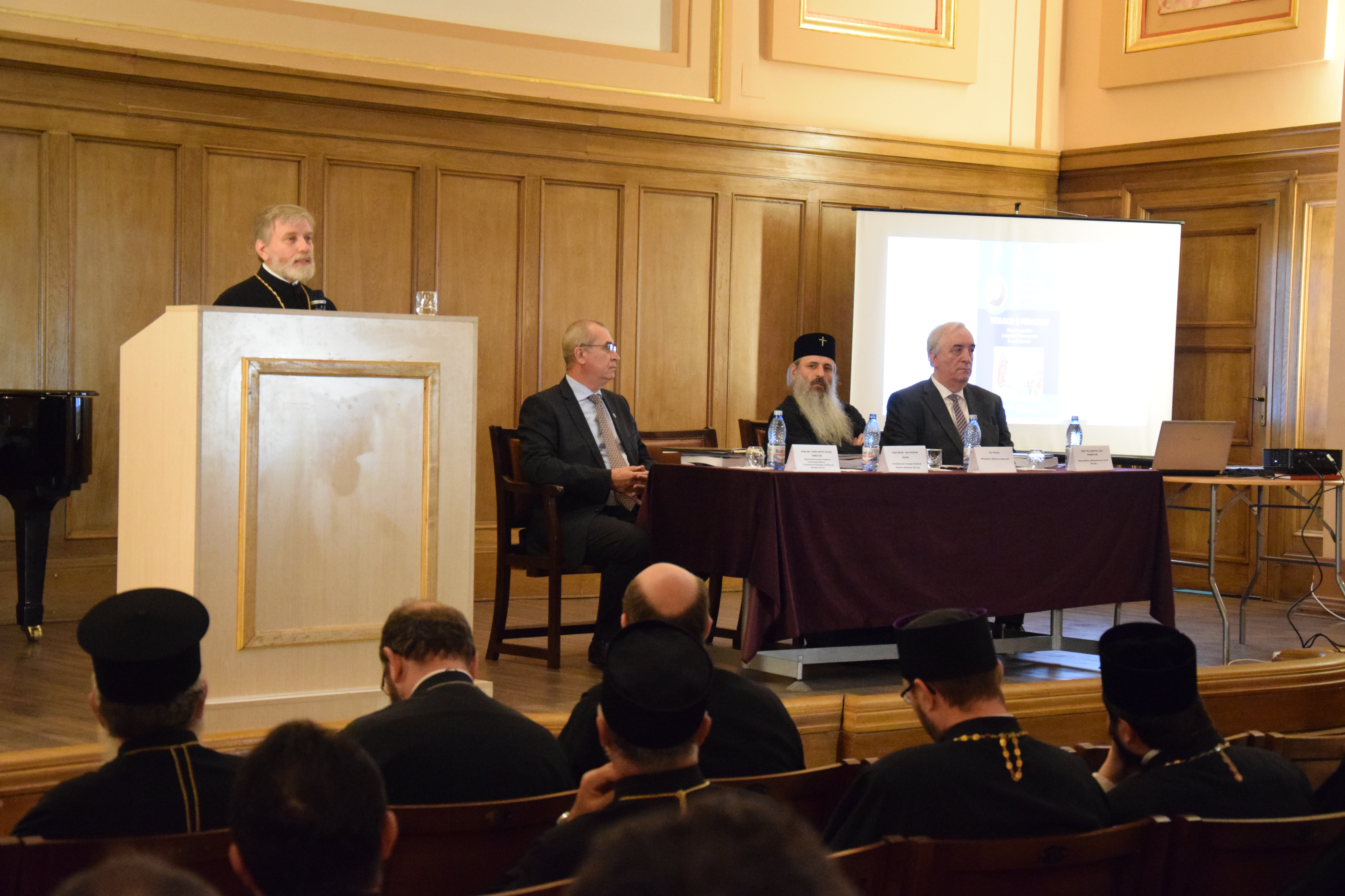 „Un model de educație integral presupune un raport de cooperare între Familie, Școală si Biserică” „Un model de educație integral presupune un raport de cooperare între Familie, Școală si Biserică”