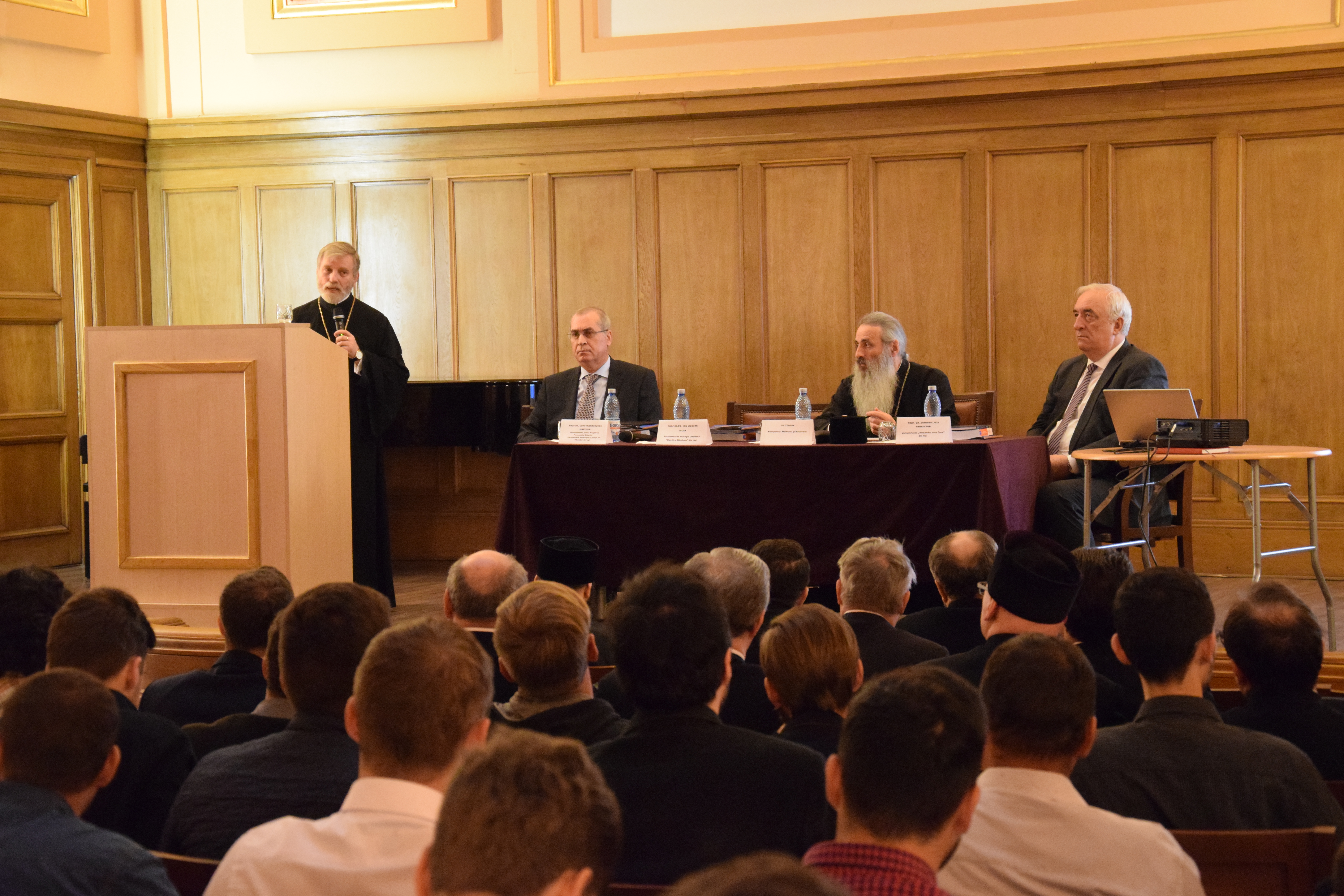 „Un model de educație integral presupune un raport de cooperare între Familie, Școală si Biserică” „Un model de educație integral presupune un raport de cooperare între Familie, Școală si Biserică”