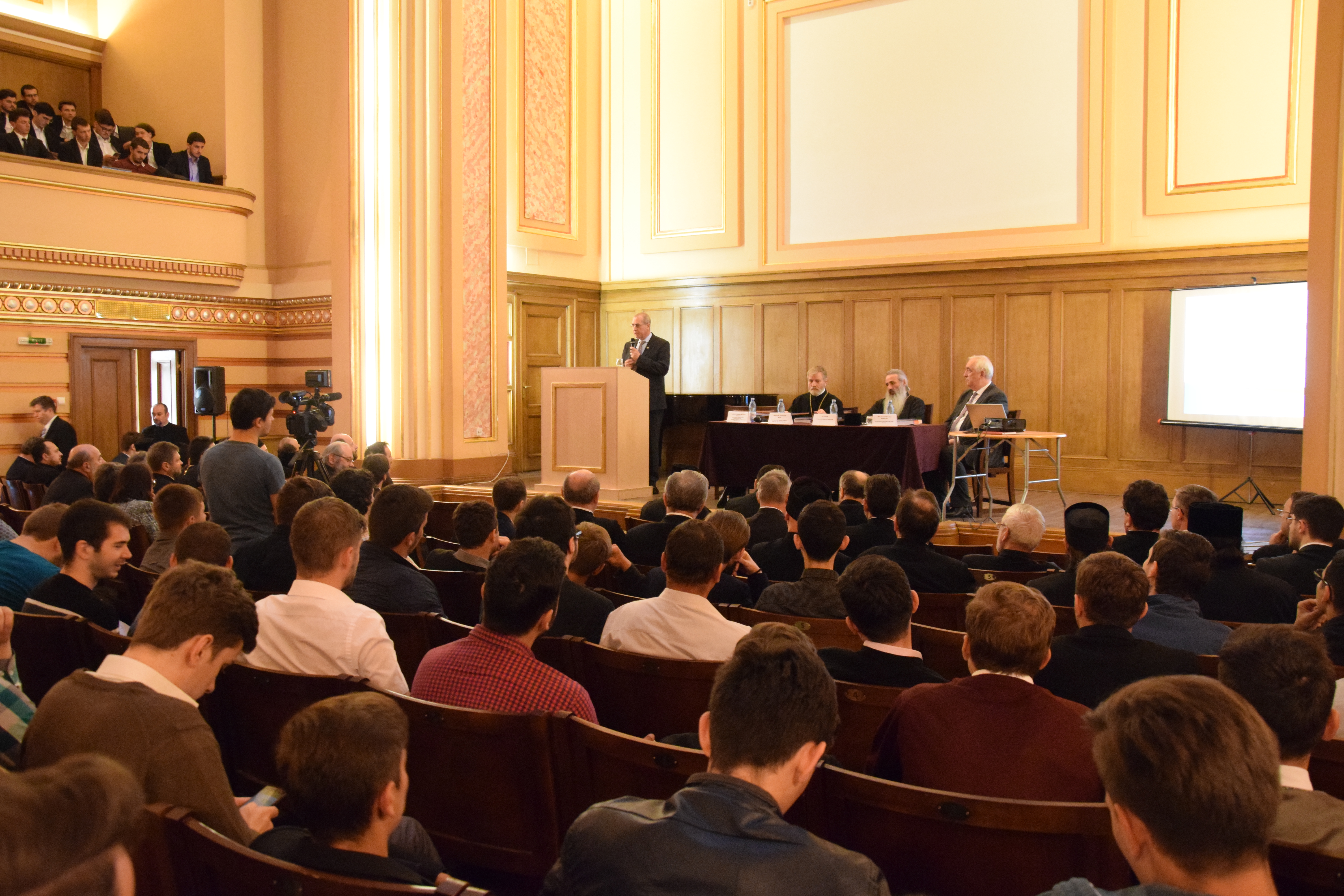 „Un model de educație integral presupune un raport de cooperare între Familie, Școală si Biserică” „Un model de educație integral presupune un raport de cooperare între Familie, Școală si Biserică”