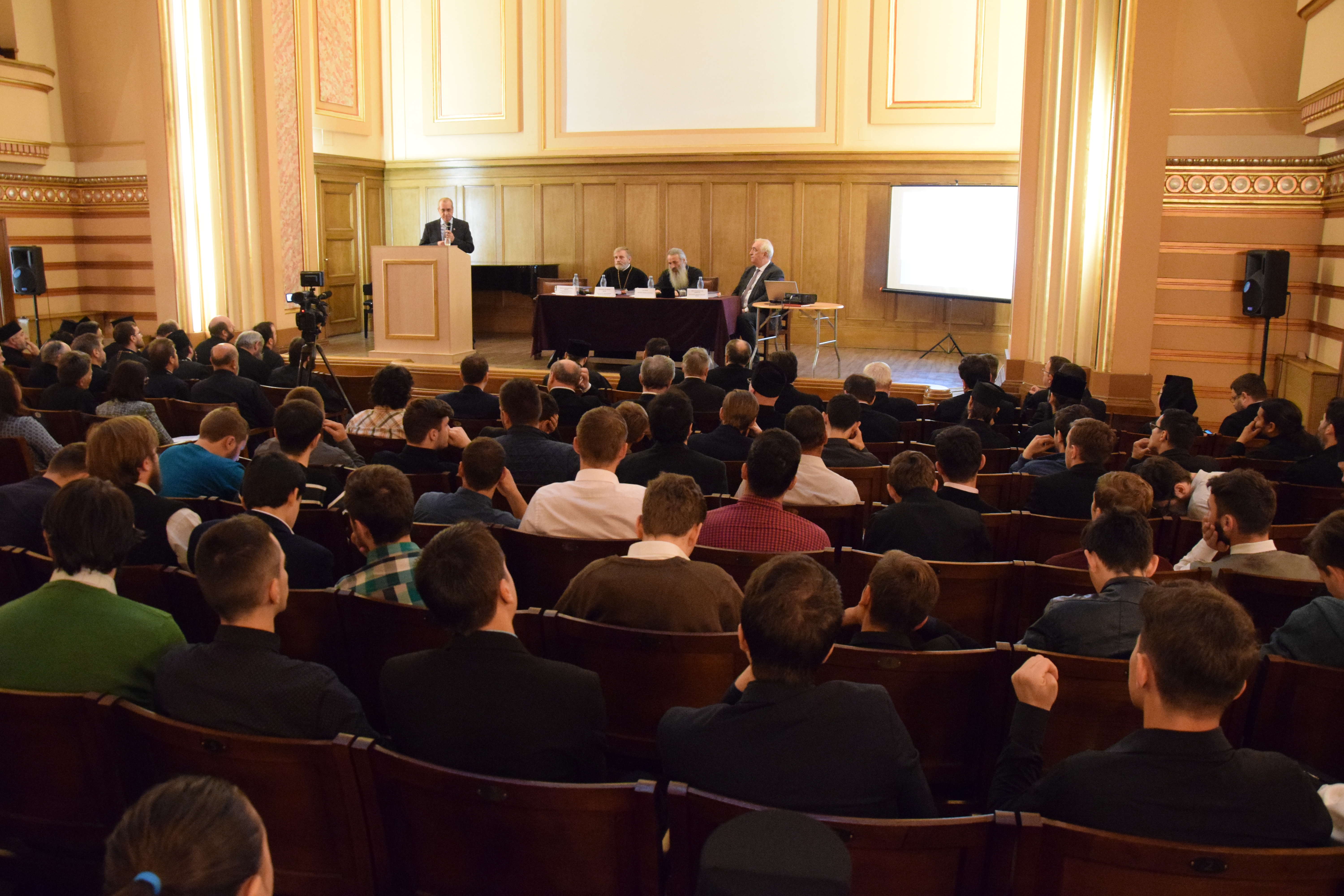 „Un model de educație integral presupune un raport de cooperare între Familie, Școală si Biserică” „Un model de educație integral presupune un raport de cooperare între Familie, Școală si Biserică”