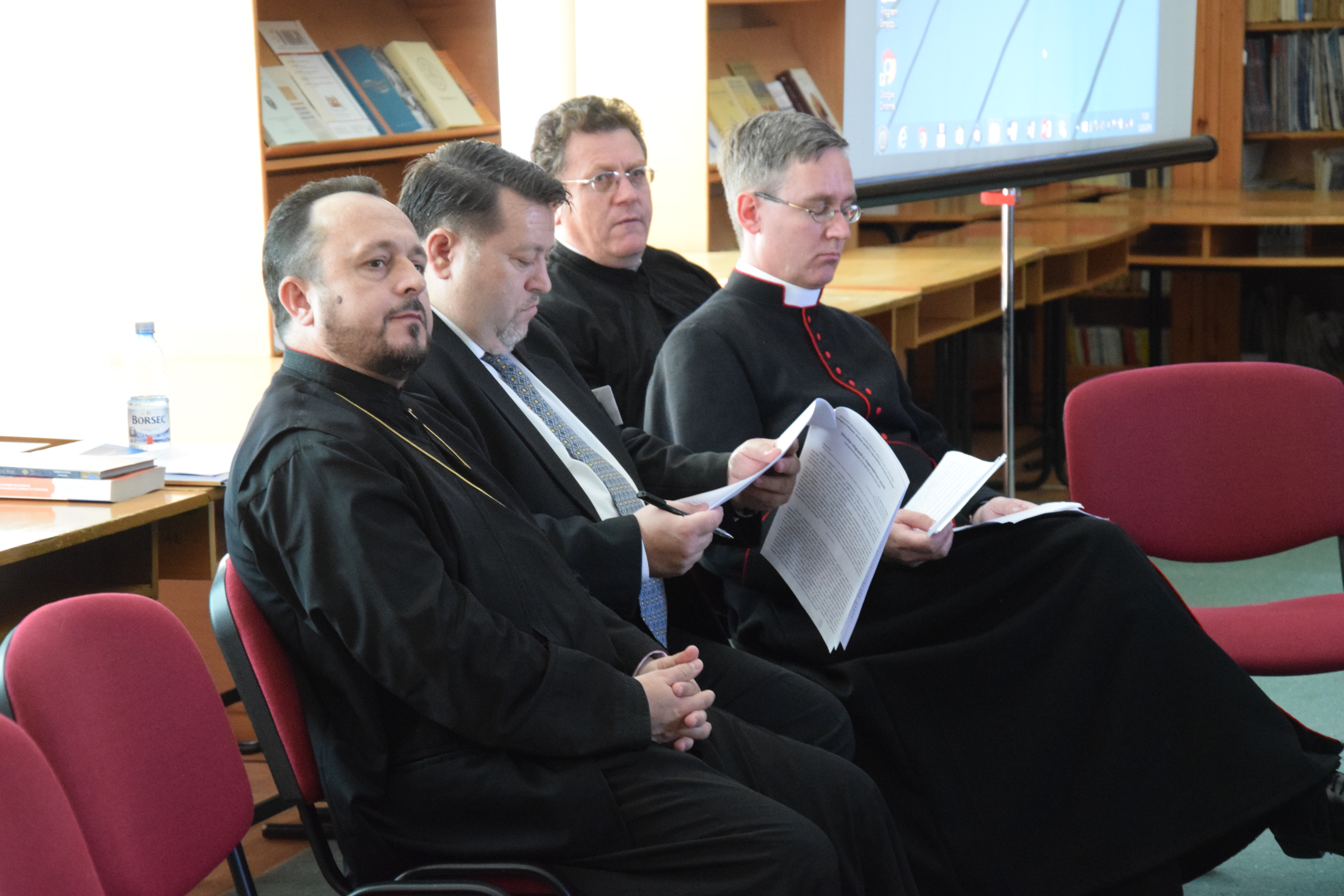 „Un model de educație integral presupune un raport de cooperare între Familie, Școală si Biserică” „Un model de educație integral presupune un raport de cooperare între Familie, Școală si Biserică”