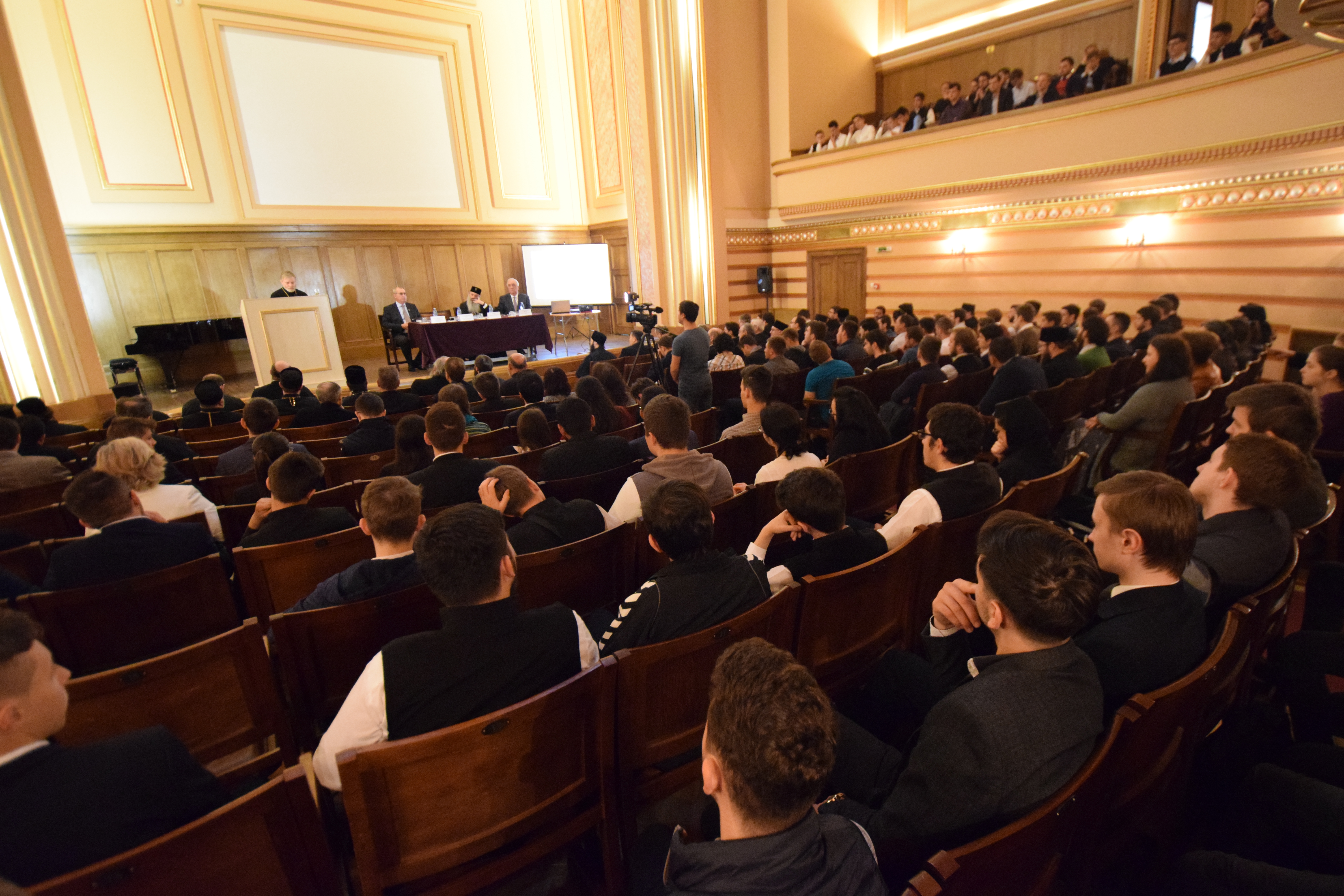 „Un model de educație integral presupune un raport de cooperare între Familie, Școală si Biserică” „Un model de educație integral presupune un raport de cooperare între Familie, Școală si Biserică”