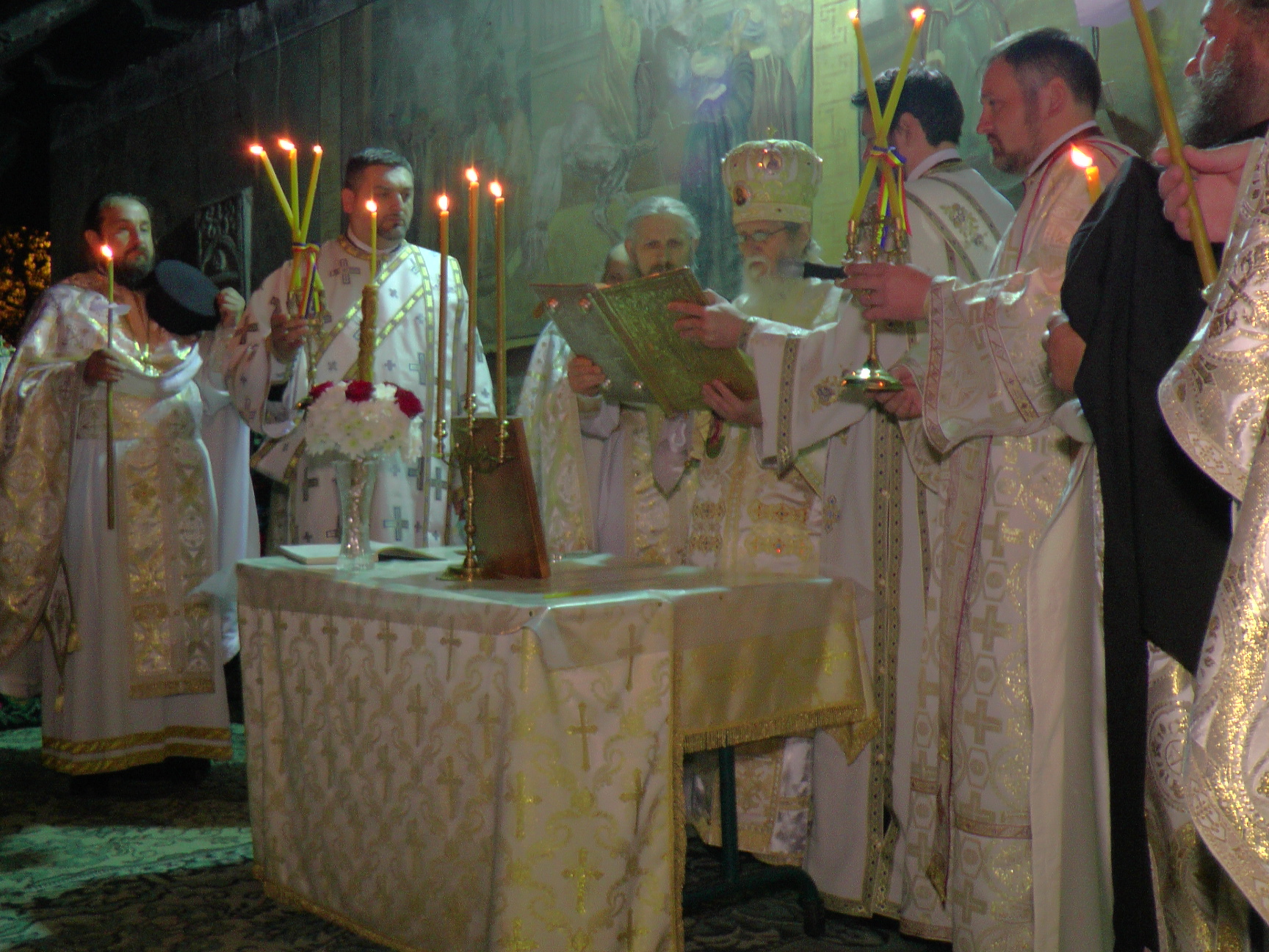 Cum a fost sărbătorită Învierea Domnului în Mitropolia Moldovei și Bucovinei