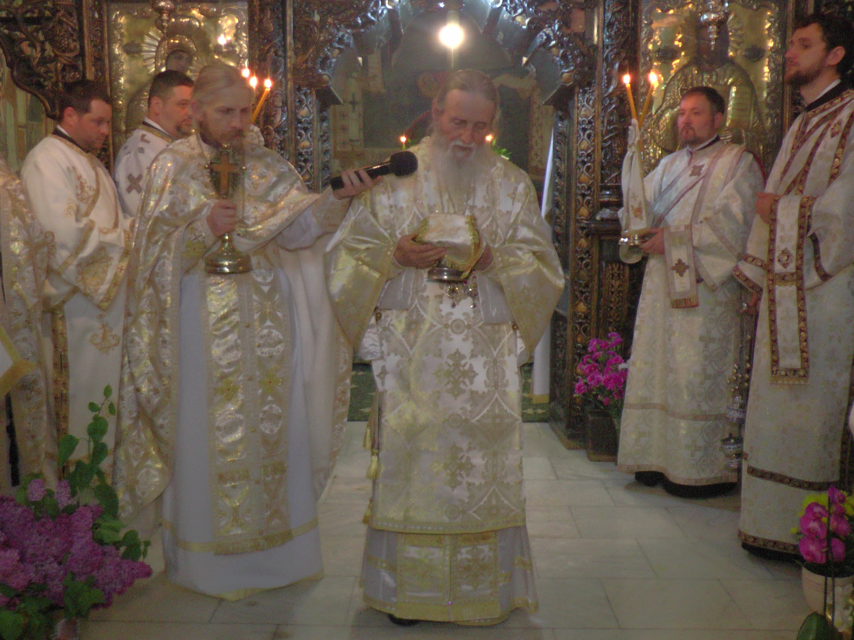 Cum a fost sărbătorită Învierea Domnului în Mitropolia Moldovei și Bucovinei