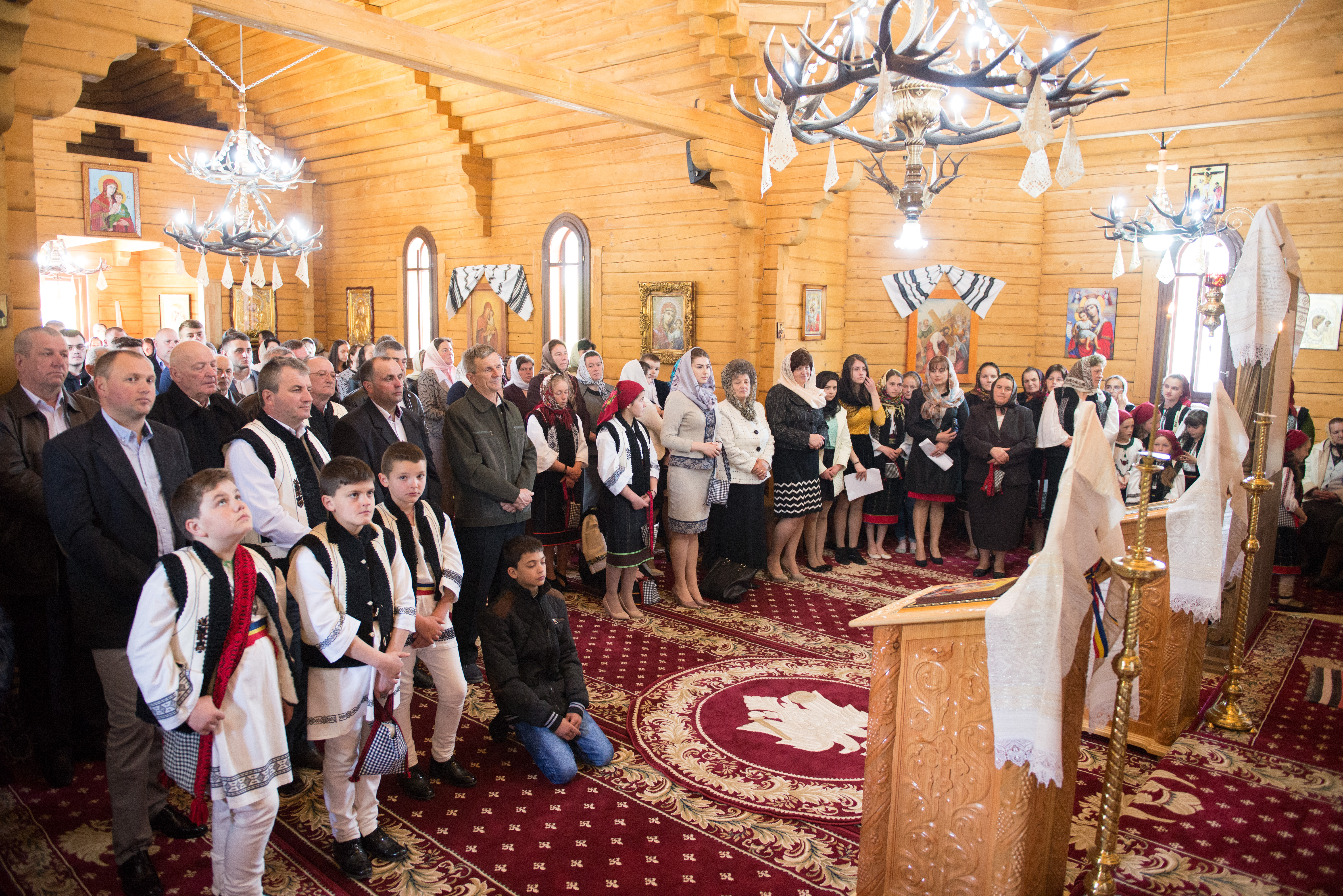 Straja Bucovinei, în straie de sărbătoare în ziua de Paşti Straja Bucovinei, în straie de sărbătoare în ziua de Paşti