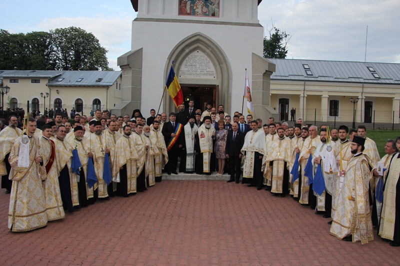 Procesiune impresionantă în cinstea lui Melchisedec Ştefănescu Procesiune impresionantă în cinstea lui Melchisedec Ştefănescu