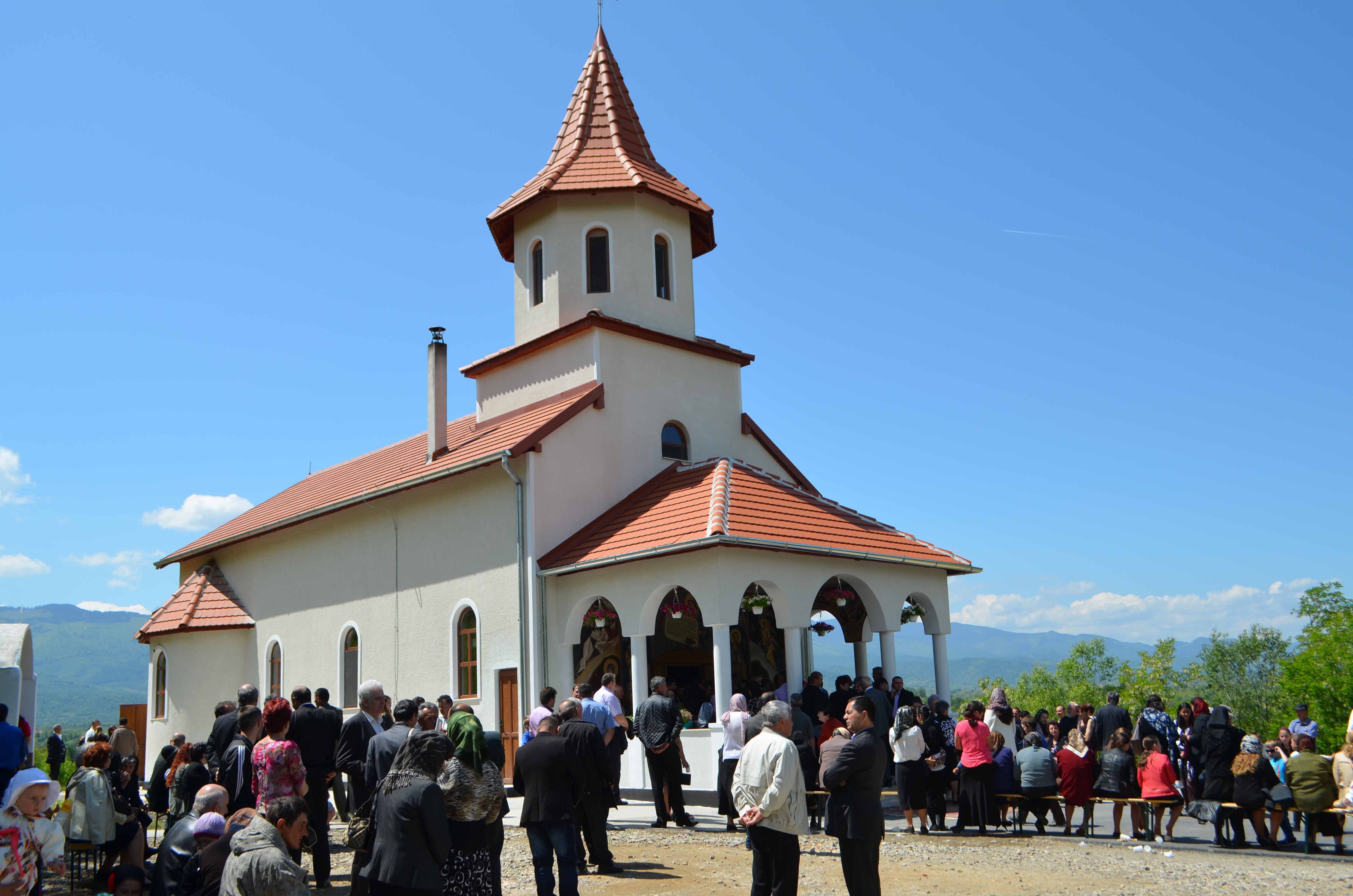 Sfințirea bisericii „Adormirea Maicii Domnului” și „Sfinții Împărați Constantin și Elena” din parohia Ponor