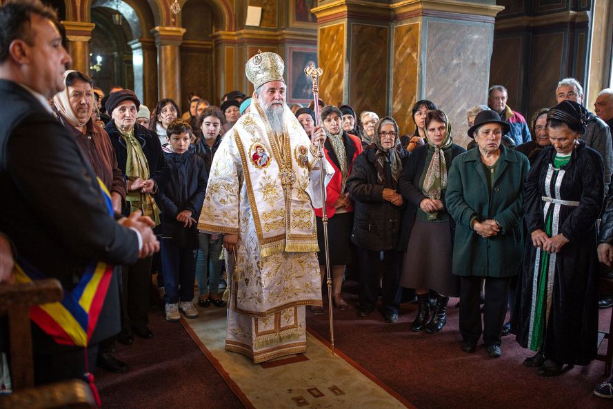 Slujire arhierească la Biserica „Adormirea Maicii Domnului” din Băileşti, județul Dolj Slujire arhierească la Biserica „Adormirea Maicii Domnului” din Băileşti, județul Dolj