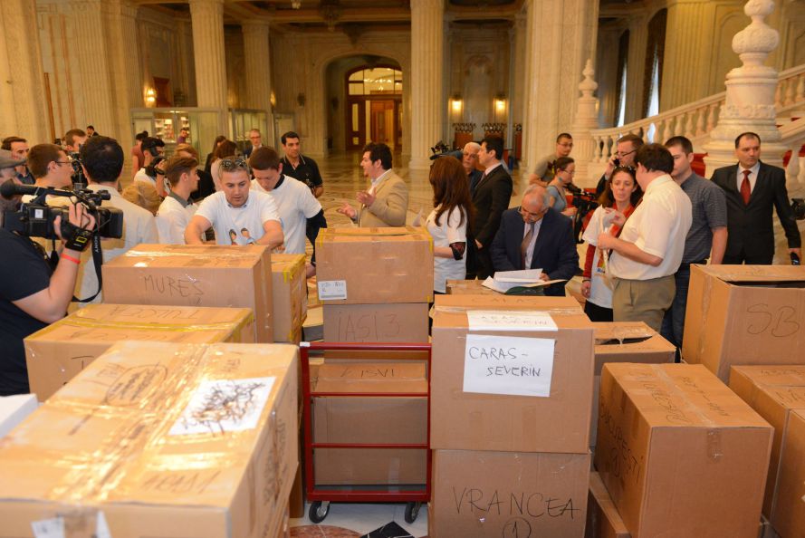 3.000.000 de semnături pentru familia tradiţională