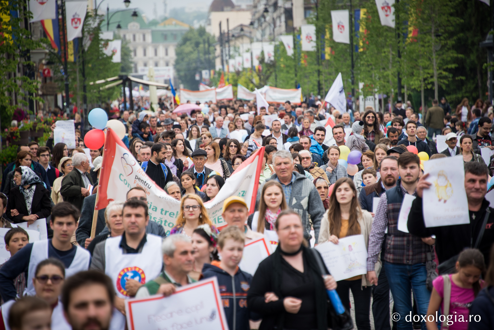 „Marșul pentru familie”, ediția a III-a: „Noi credem în viitorul familiei; ceea ce este firesc, rămâne firesc” „Marșul pentru familie”, ediția a III-a: „Noi credem în viitorul familiei; ceea ce este firesc, rămâne firesc”