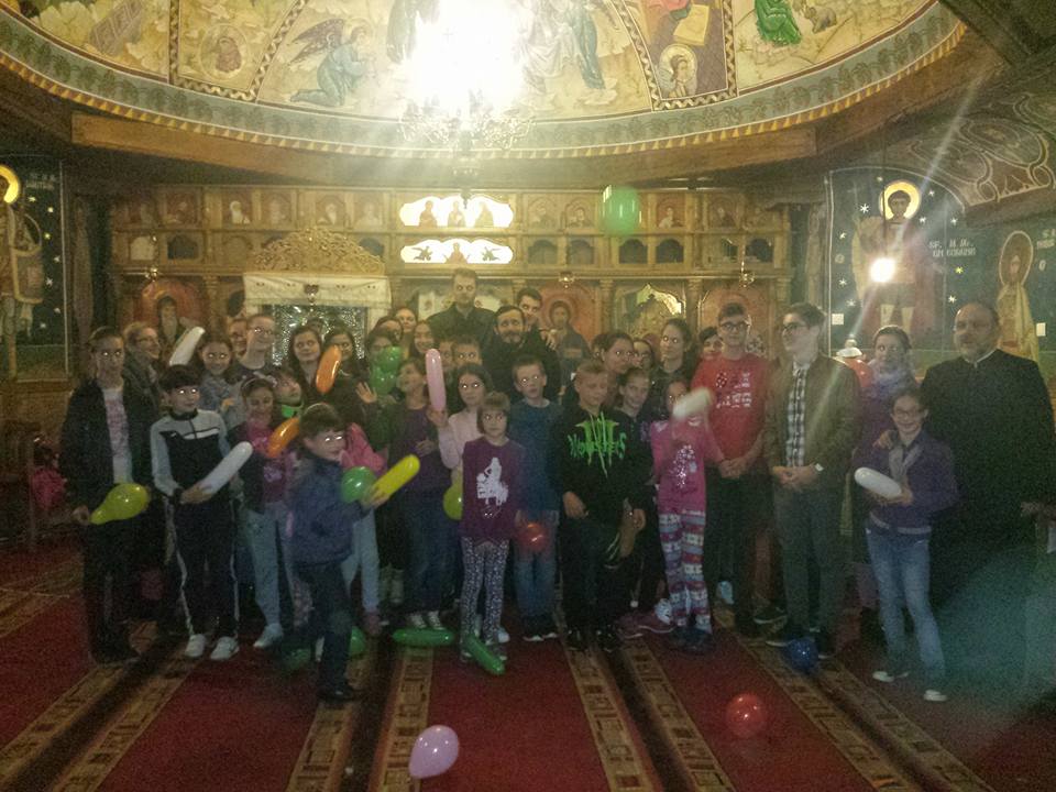 Membrii ATOR Piatra Neamţ în vizită la copiii din satul Bistriţa