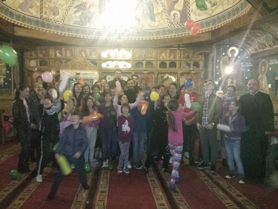 Membrii ATOR Piatra Neamţ în vizită la copiii din satul Bistriţa