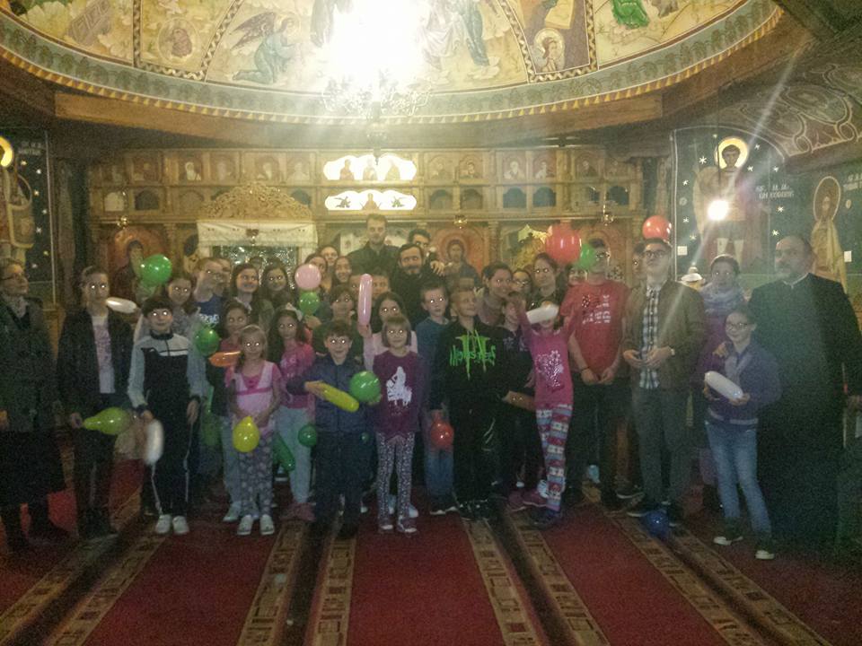 Membrii ATOR Piatra Neamţ în vizită la copiii din satul Bistriţa