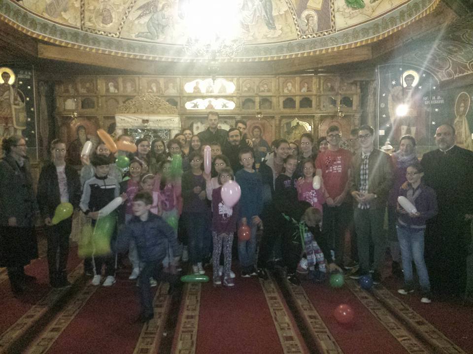 Membrii ATOR Piatra Neamţ în vizită la copiii din satul Bistriţa