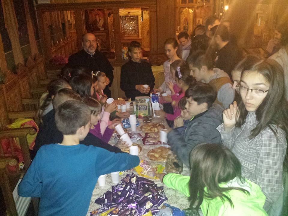 Membrii ATOR Piatra Neamţ în vizită la copiii din satul Bistriţa