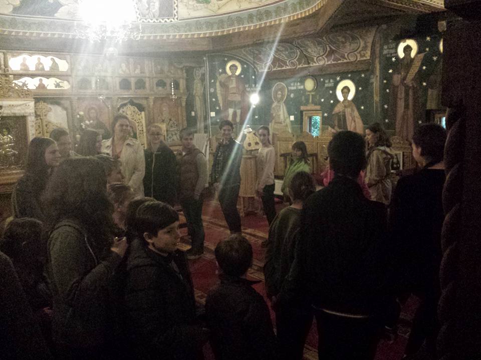 Membrii ATOR Piatra Neamţ în vizită la copiii din satul Bistriţa