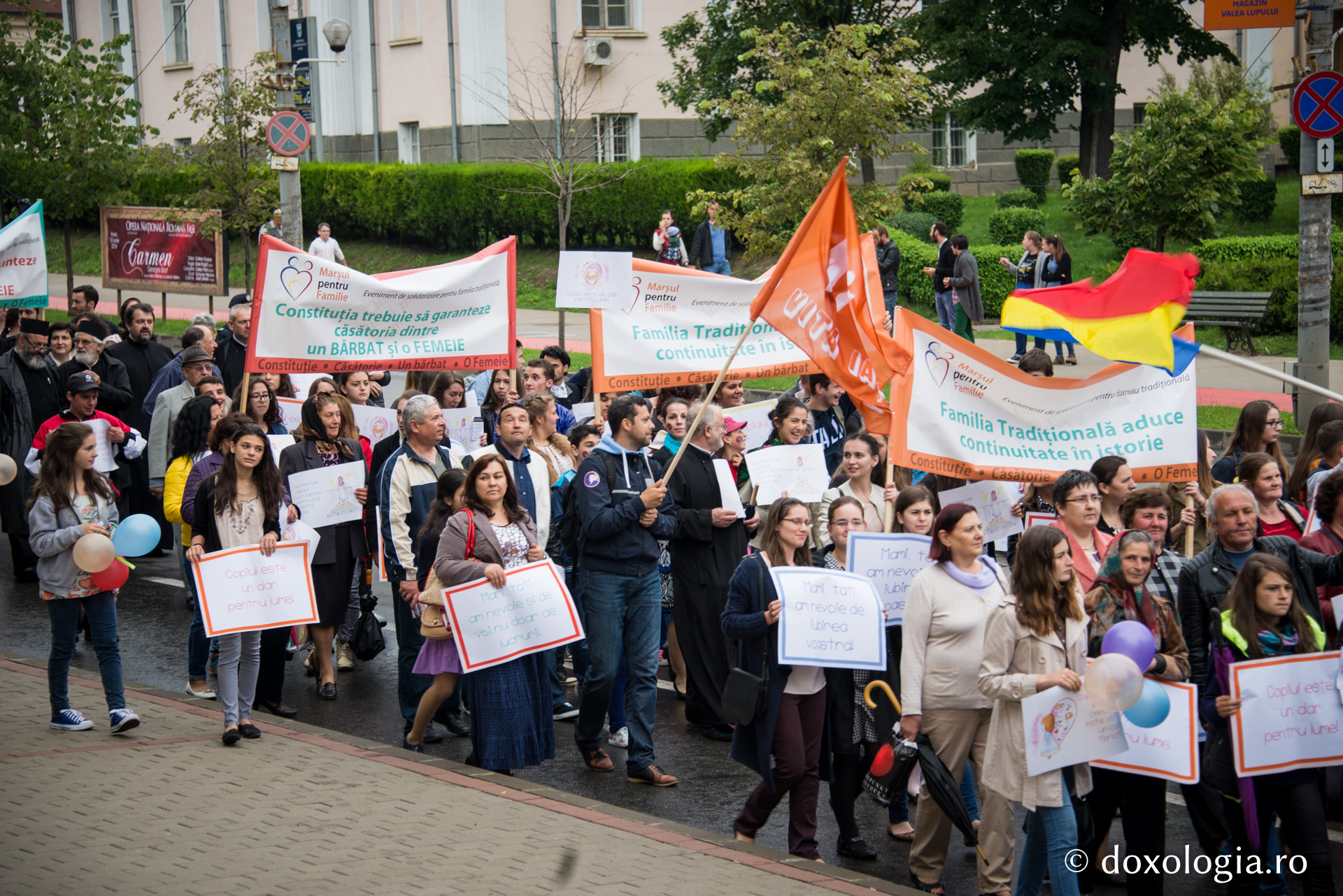 „Marșul pentru familie”, ediția a III-a: „Noi credem în viitorul familiei; ceea ce este firesc, rămâne firesc” „Marșul pentru familie”, ediția a III-a: „Noi credem în viitorul familiei; ceea ce este firesc, rămâne firesc”