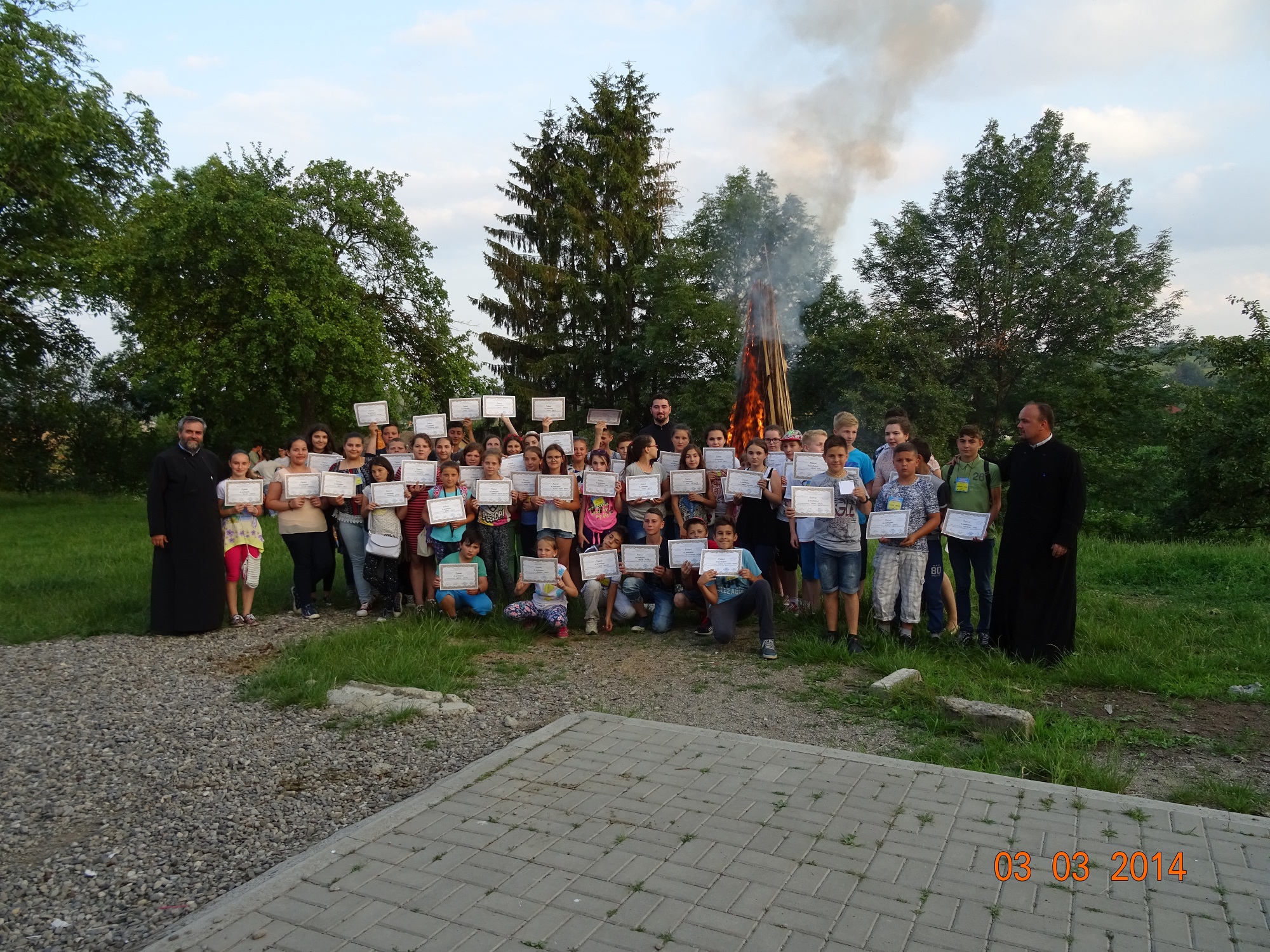 Activităţi desfăşurate cu tinerii în Protoieria Fălticeni Activităţi desfăşurate cu tinerii în Protoieria Fălticeni