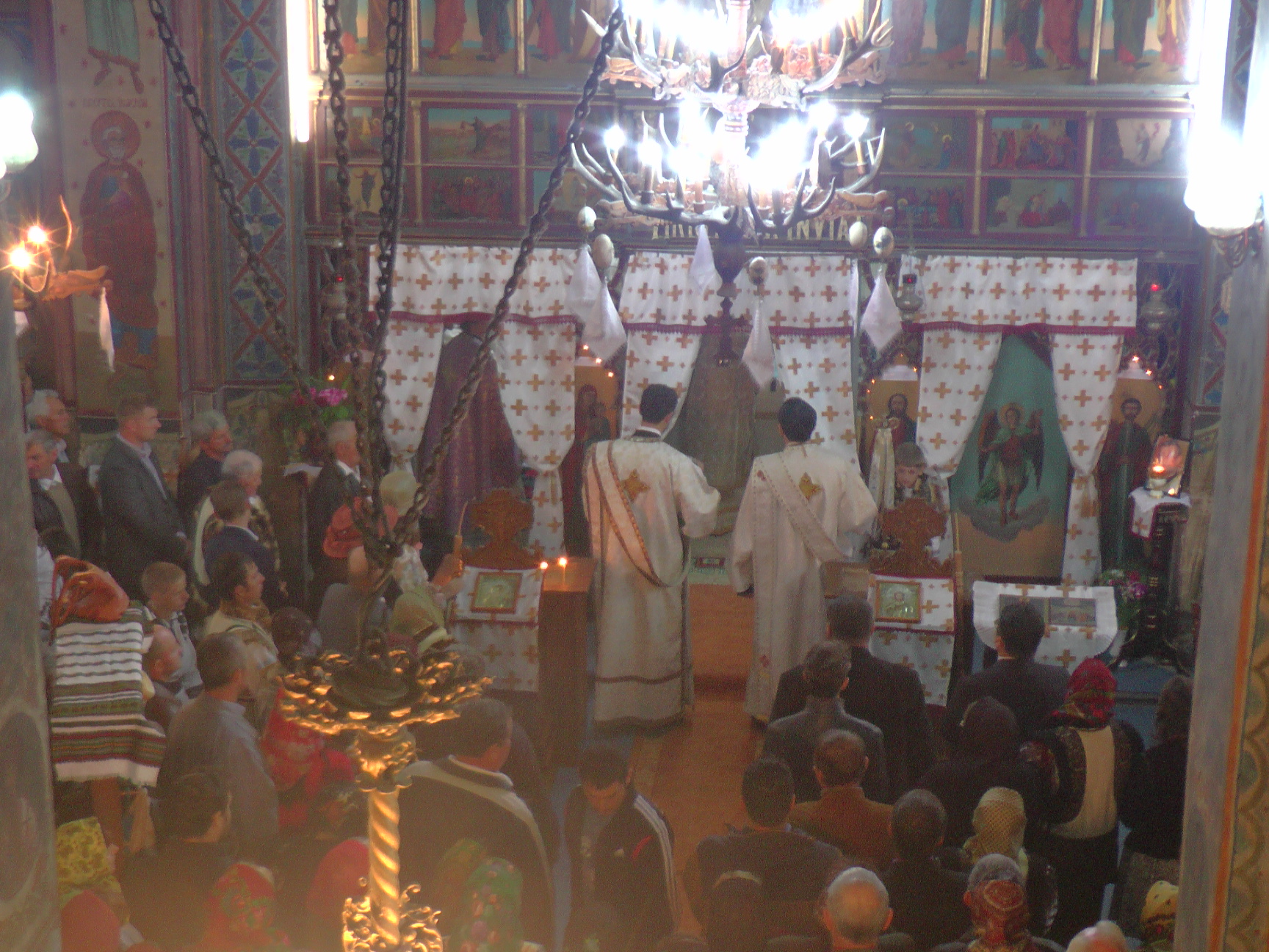 120 de ani de la târnosirea bisericii din Cacica, sărbătoriţi prin Liturghie arhierească