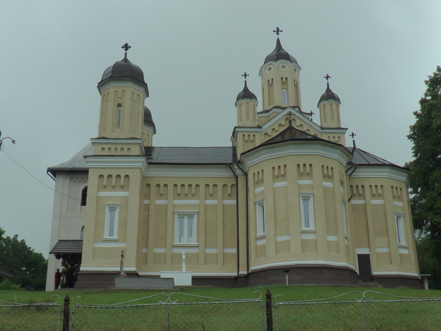 120 de ani de la târnosirea bisericii din Cacica, sărbătoriţi prin Liturghie arhierească