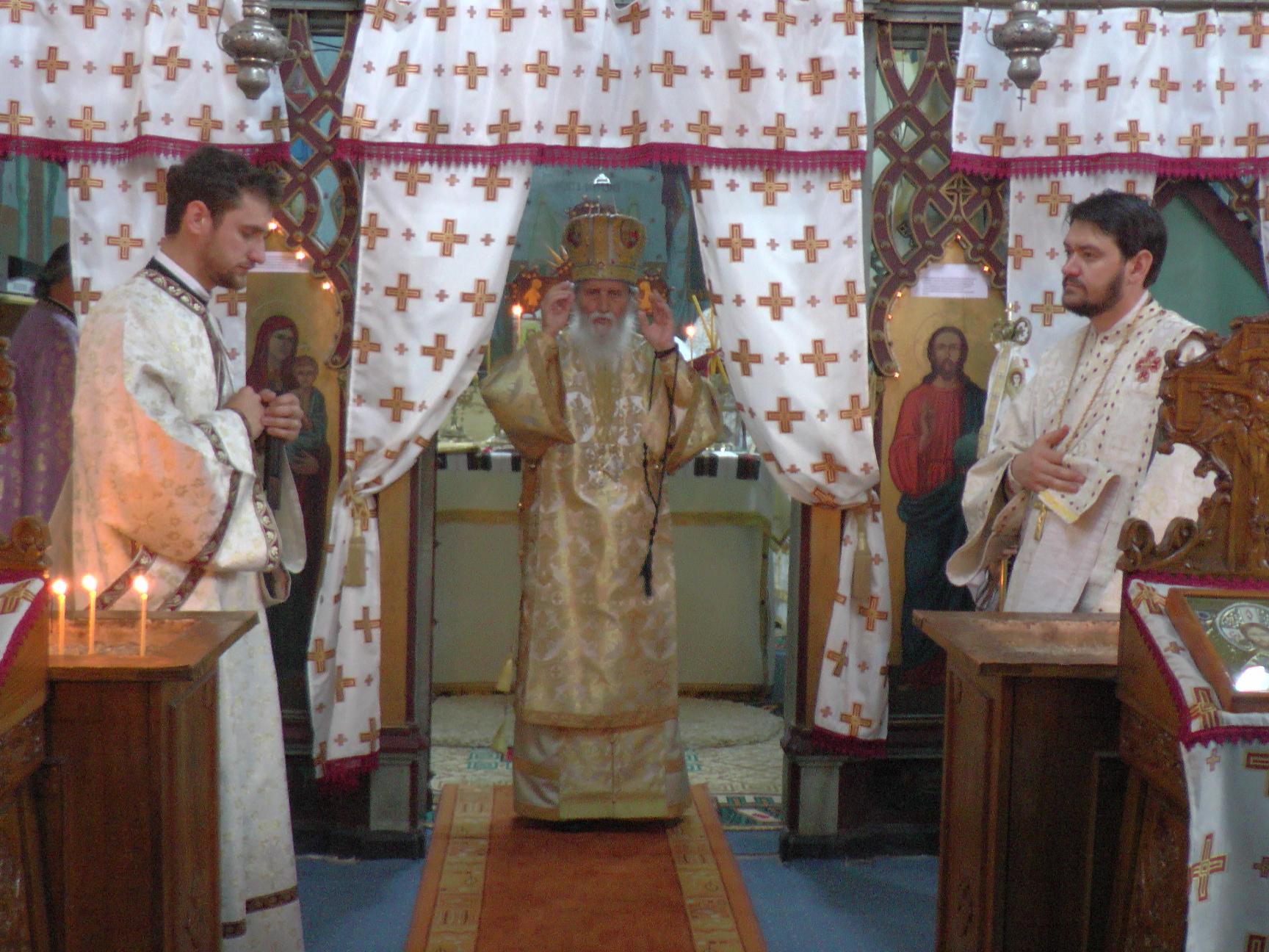 120 de ani de la târnosirea bisericii din Cacica, sărbătoriţi prin Liturghie arhierească