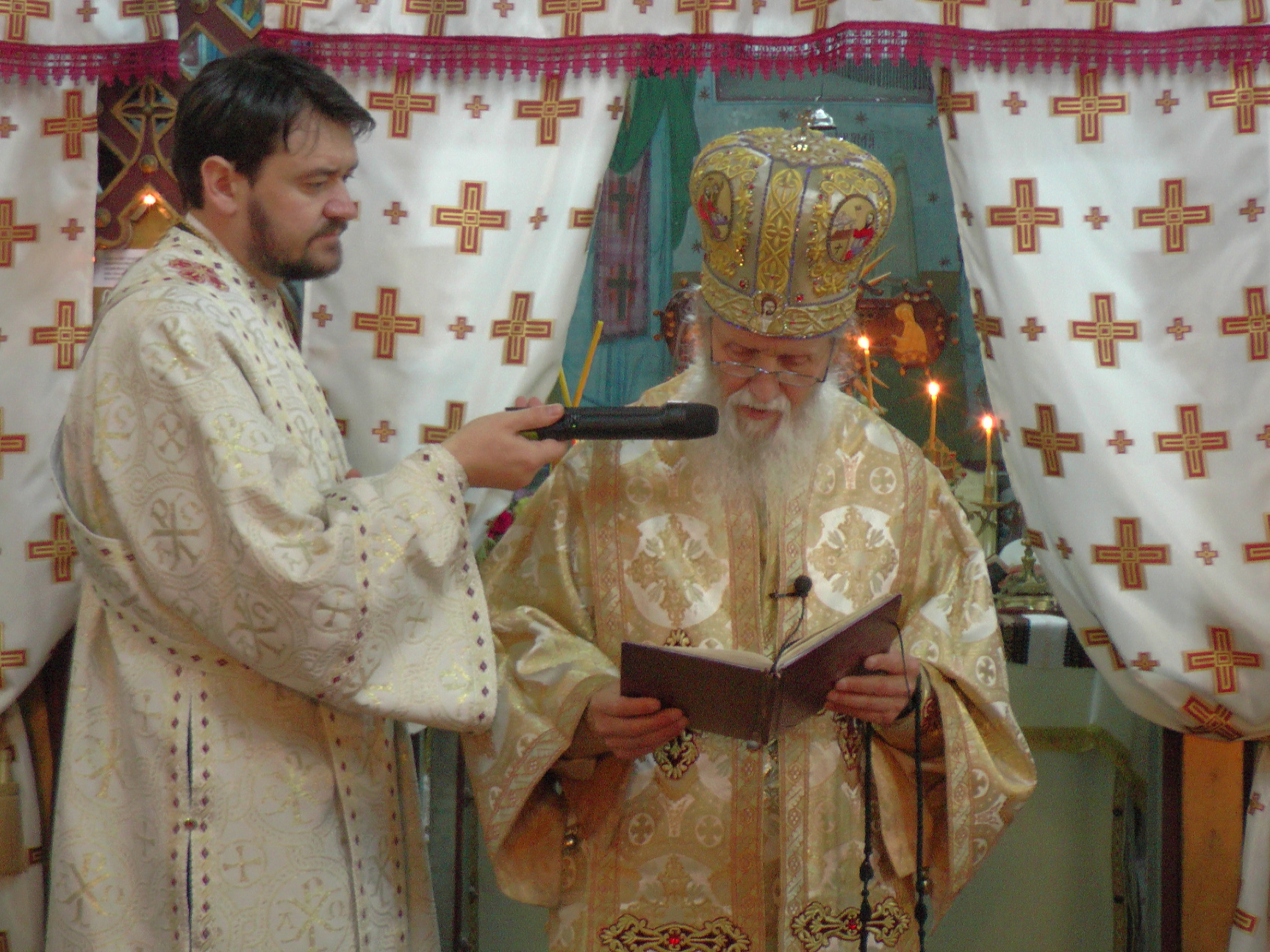 120 de ani de la târnosirea bisericii din Cacica, sărbătoriţi prin Liturghie arhierească