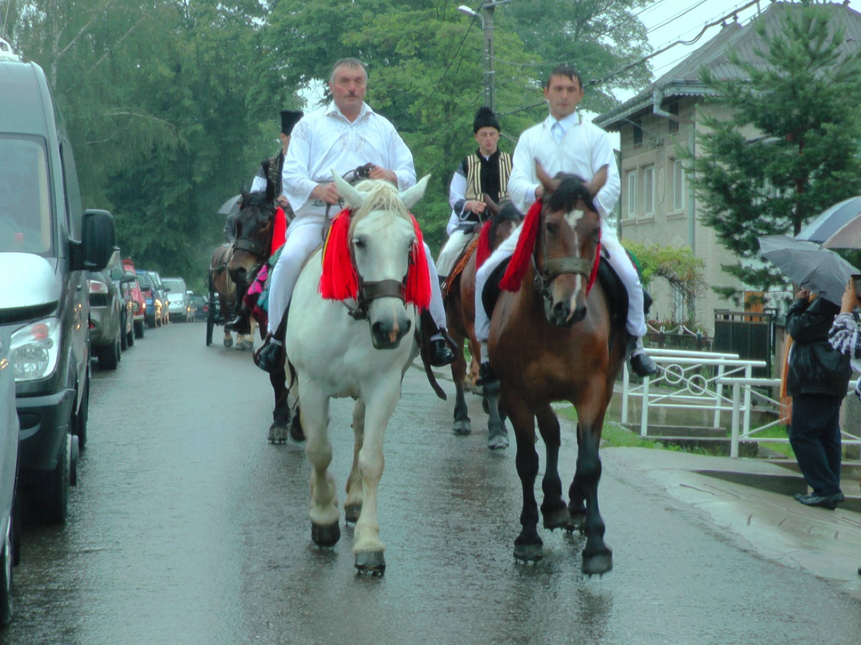 120 de ani de la târnosirea bisericii din Cacica, sărbătoriţi prin Liturghie arhierească
