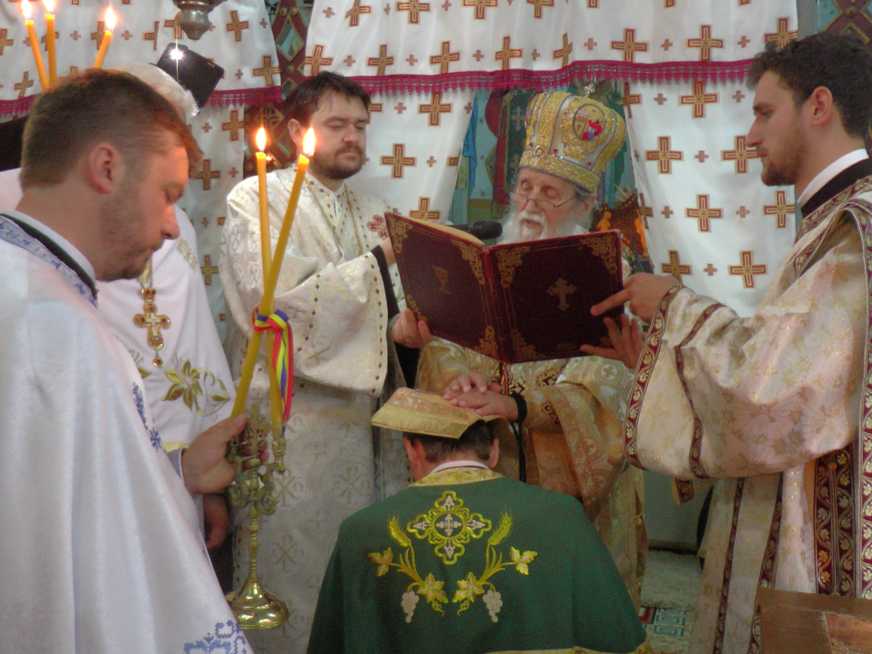 120 de ani de la târnosirea bisericii din Cacica, sărbătoriţi prin Liturghie arhierească