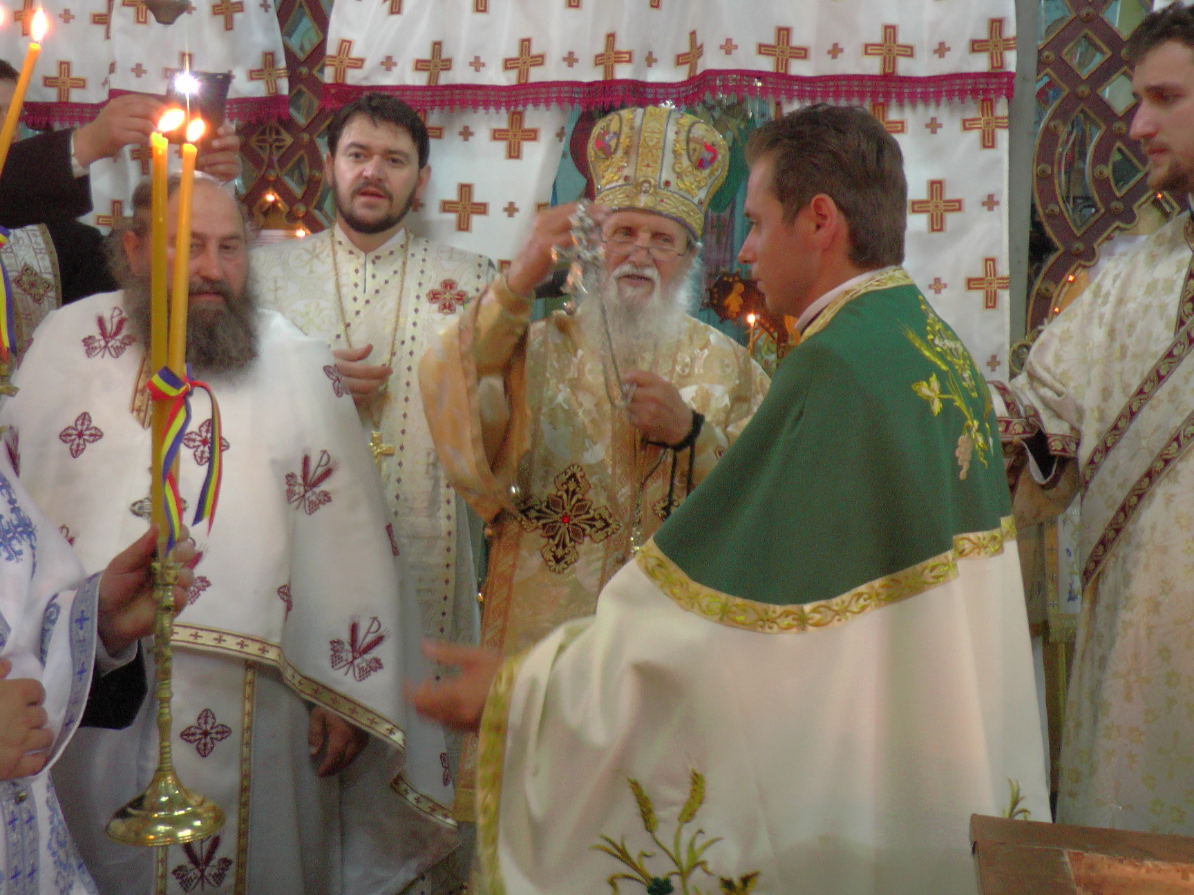 120 de ani de la târnosirea bisericii din Cacica, sărbătoriţi prin Liturghie arhierească