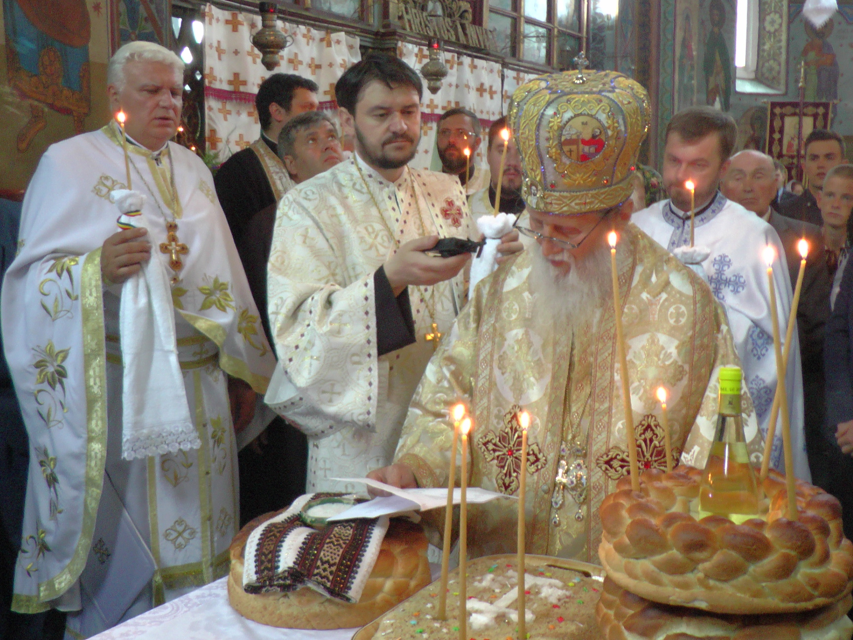 120 de ani de la târnosirea bisericii din Cacica, sărbătoriţi prin Liturghie arhierească