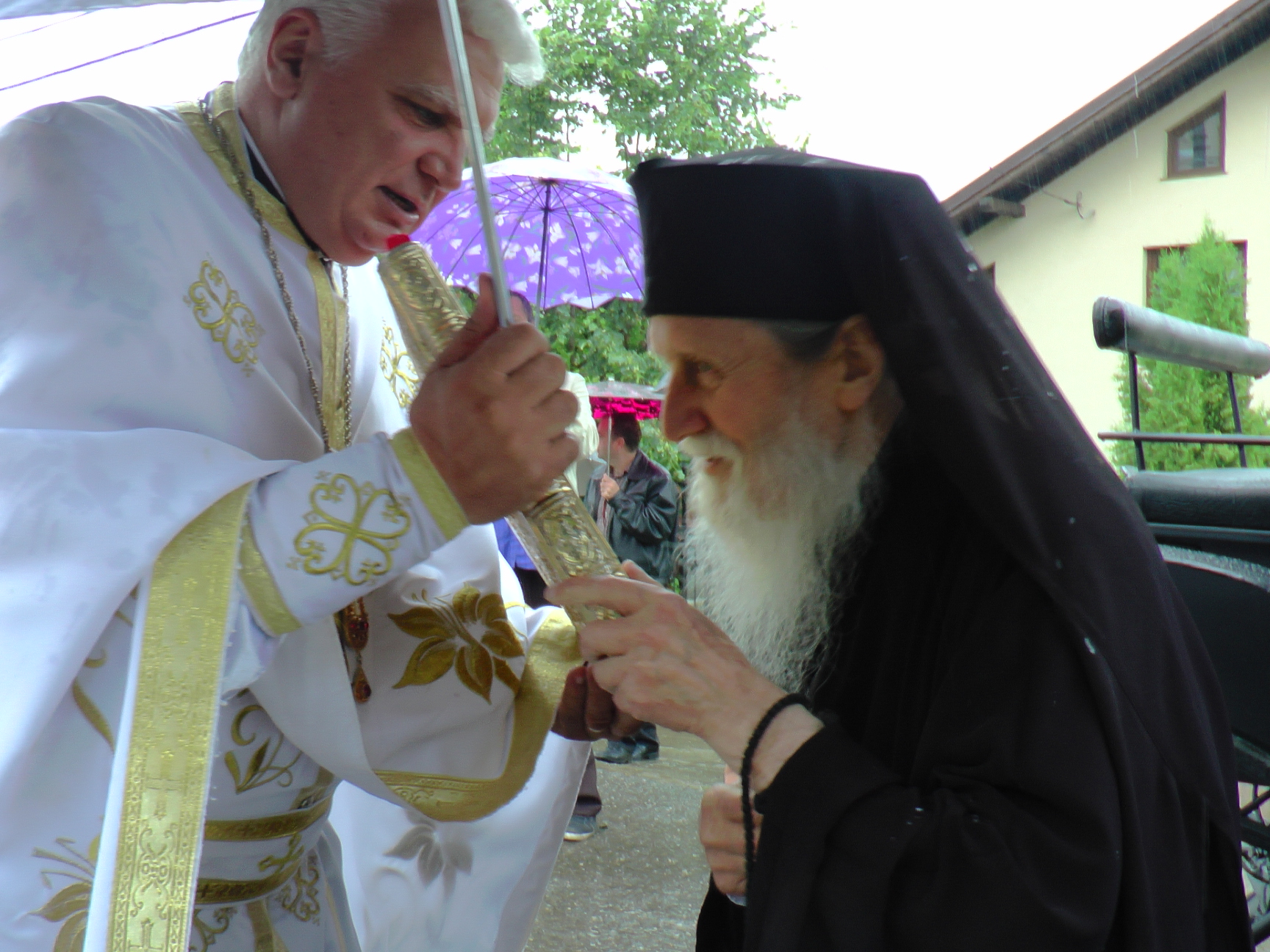 120 de ani de la târnosirea bisericii din Cacica, sărbătoriţi prin Liturghie arhierească