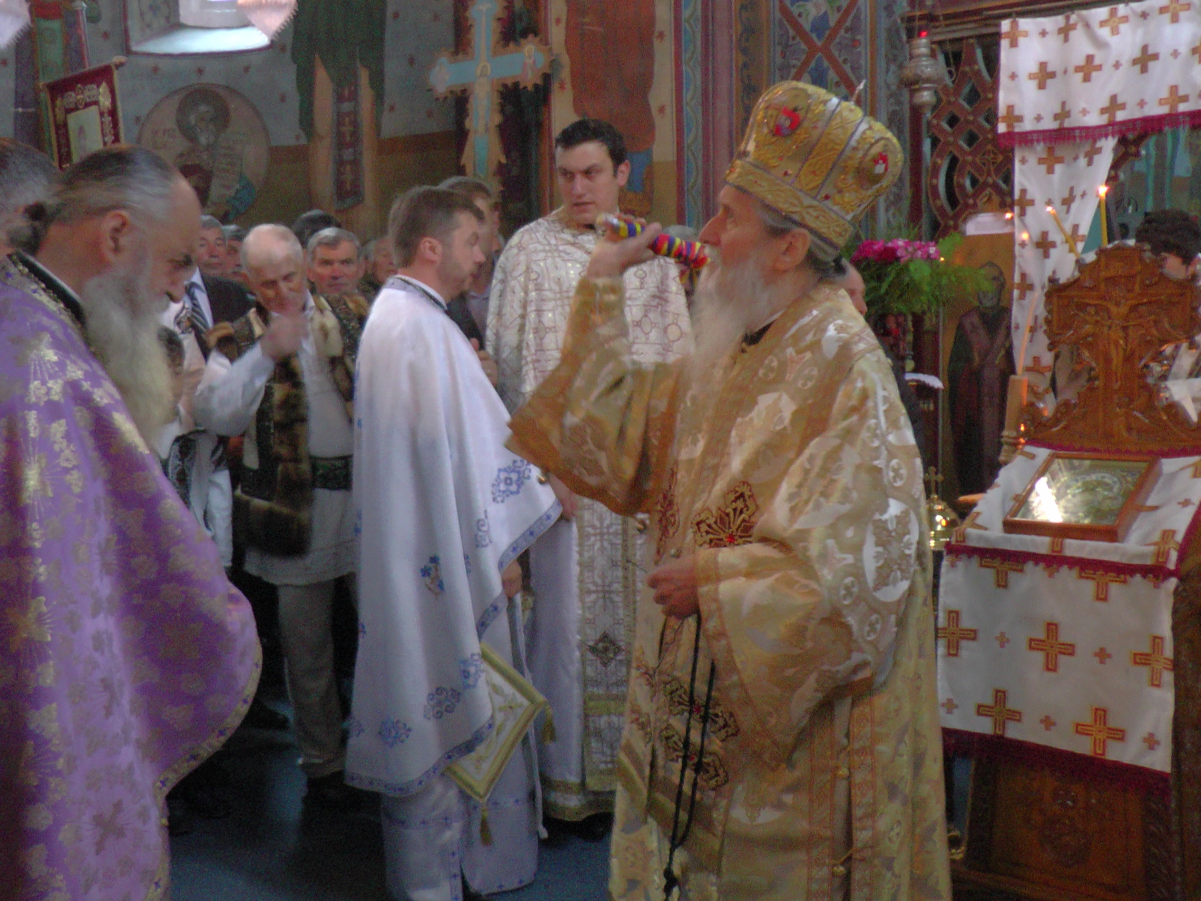 120 de ani de la târnosirea bisericii din Cacica, sărbătoriţi prin Liturghie arhierească