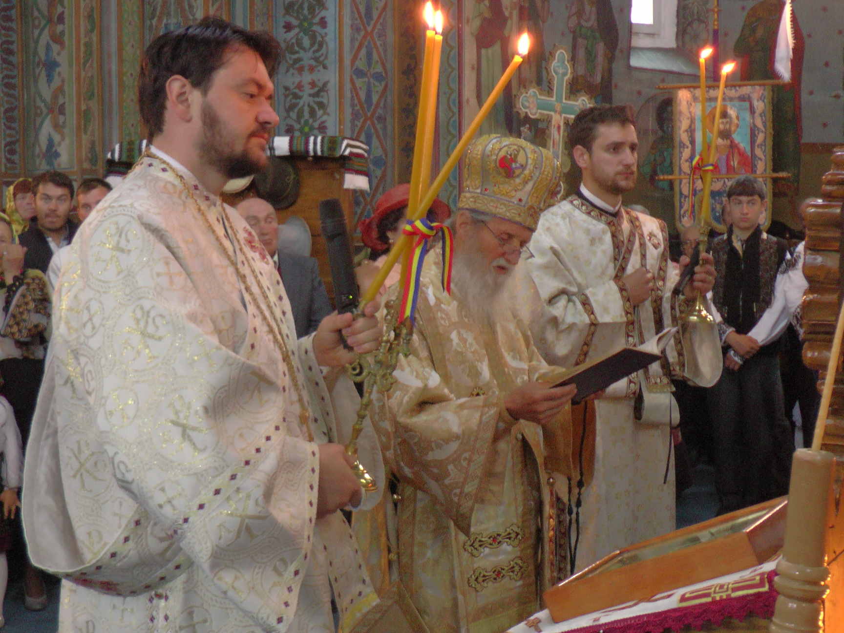 120 de ani de la târnosirea bisericii din Cacica, sărbătoriţi prin Liturghie arhierească