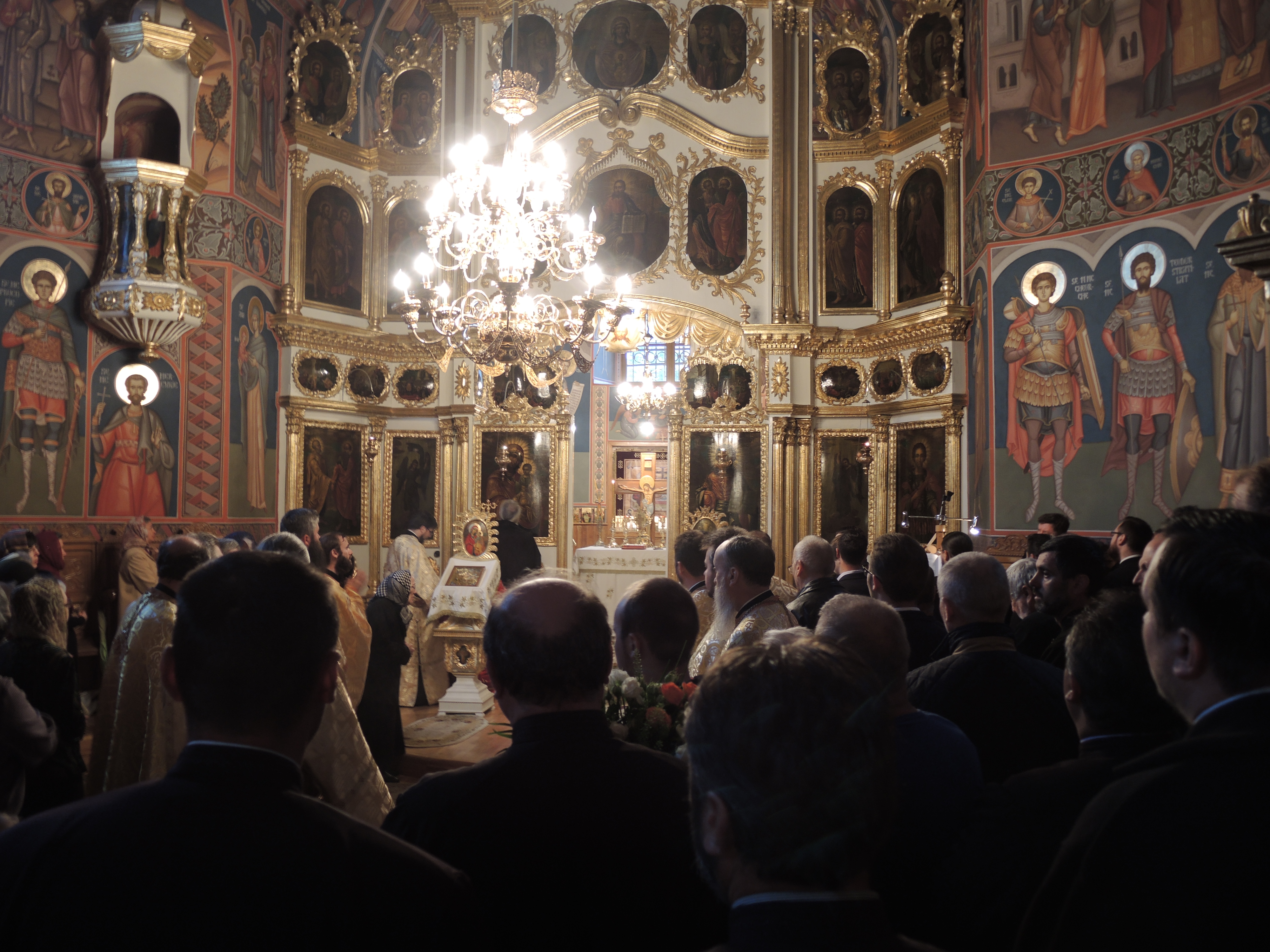 Preoții botoșăneni, îndemnați să desfășoare activități cu tinerii