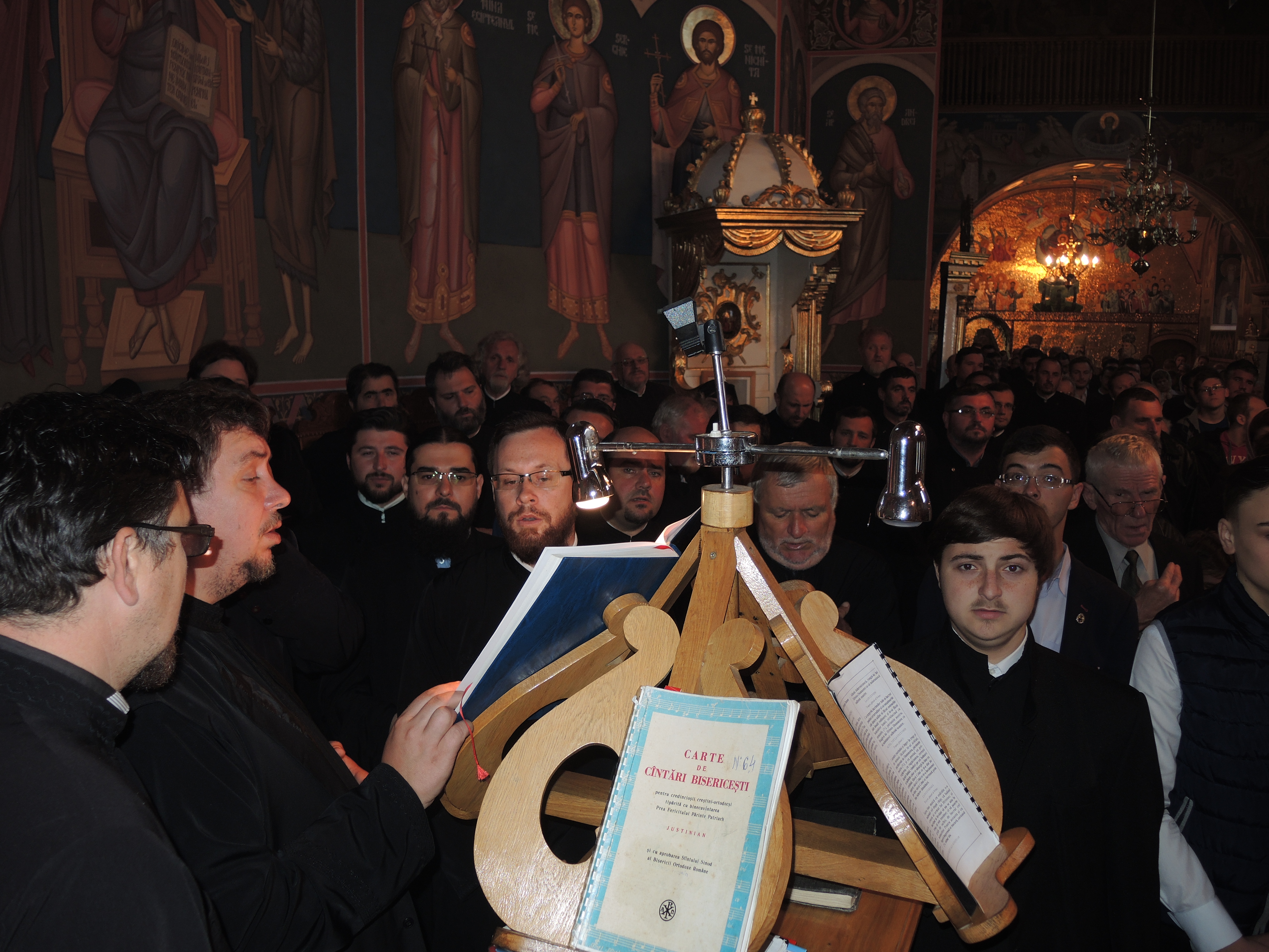 Preoții botoșăneni, îndemnați să desfășoare activități cu tinerii