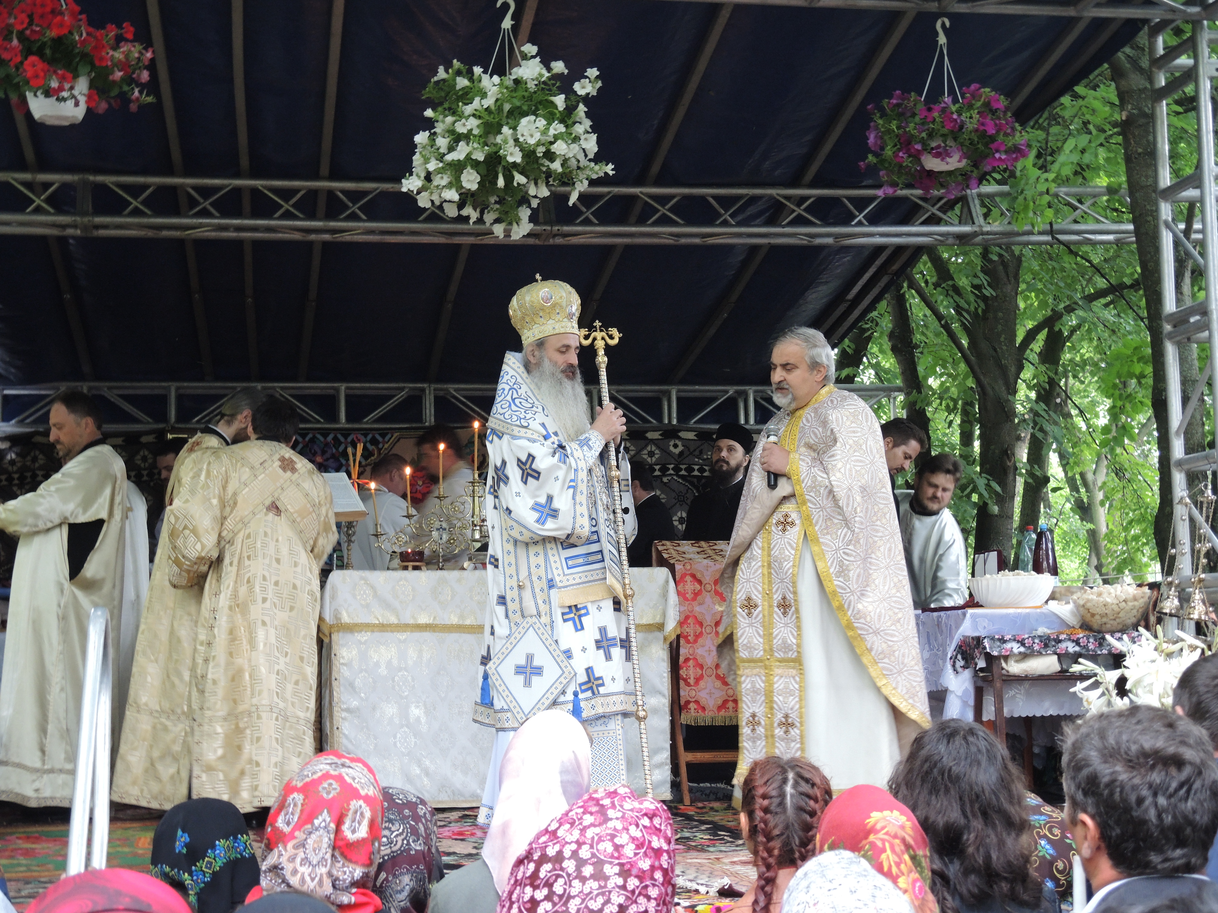 Preoții din Protopopiatul Săveni au dezbătut tema „Preotul şi tânărul împreună pe drumul către Dumnezeu“ Preoții din Protopopiatul Săveni au dezbătut tema „Preotul şi tânărul împreună pe drumul către Dumnezeu“