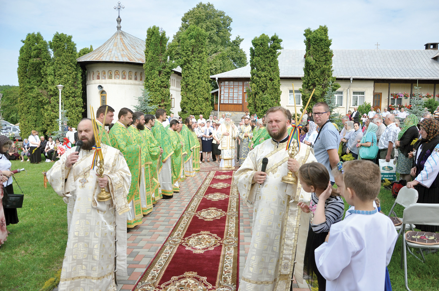 Întreită sărbătoare la Mănăstirea Gorovei