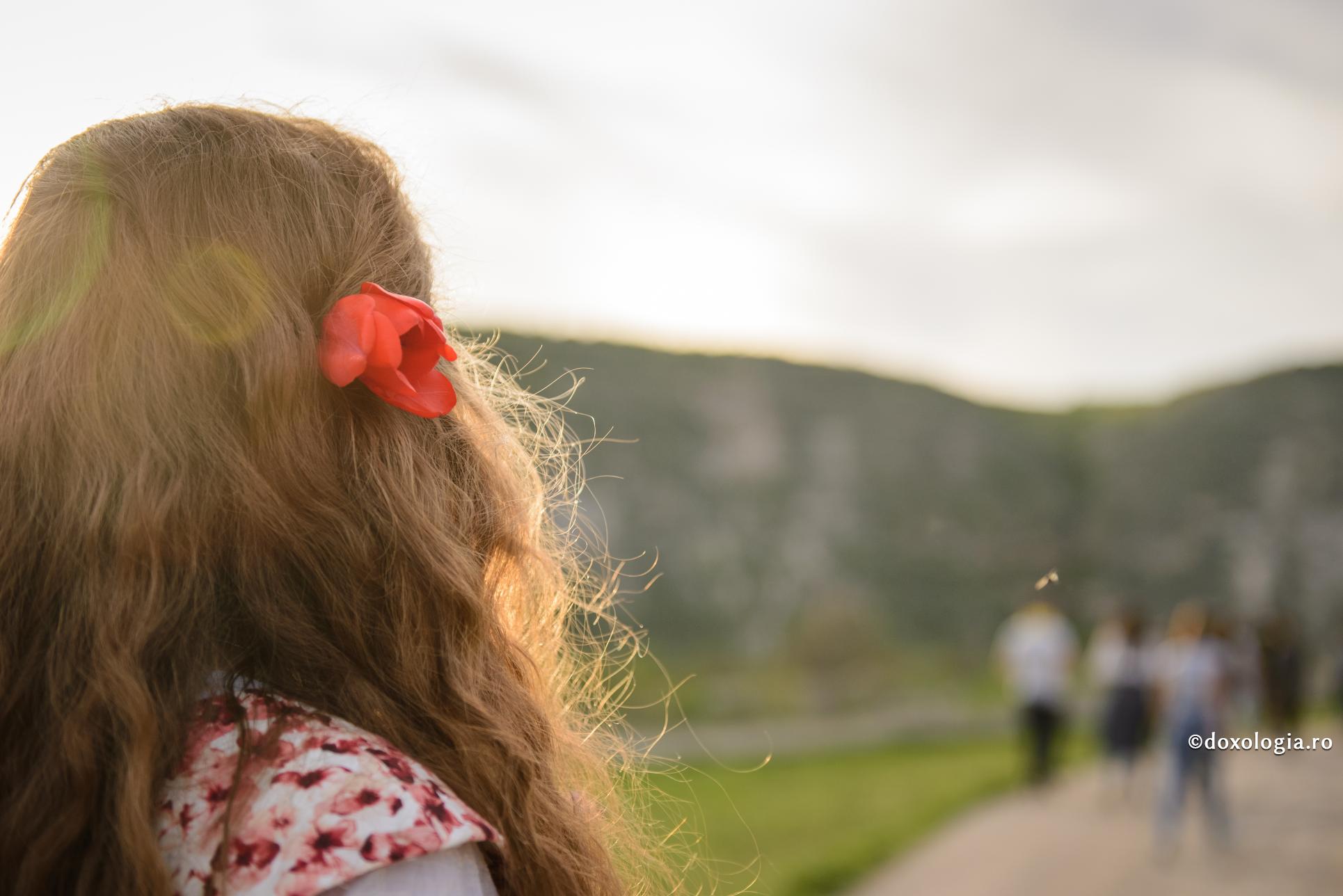 Fata trebuie să caute băiatul sau trebuie să aştepte să fie căutată?