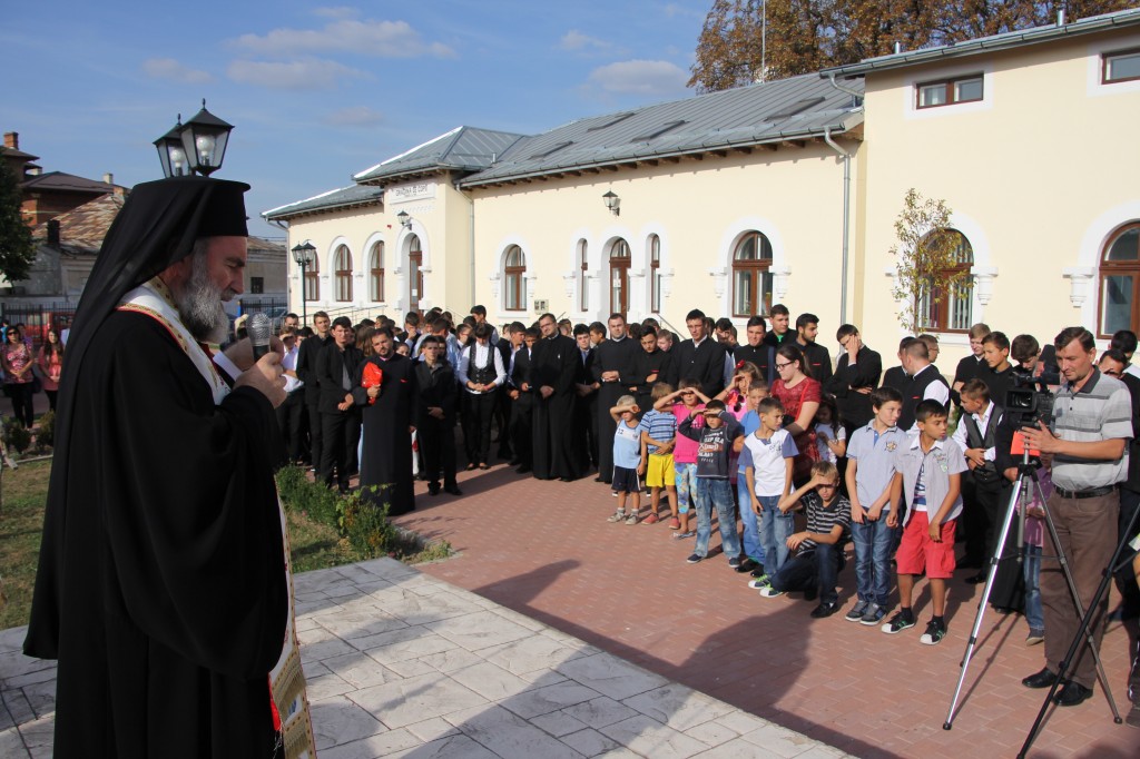 „Şcoala de vară - TIC“, la Fundaţia „Episcop Melchisedec“ Roman „Şcoala de vară - TIC“, la Fundaţia „Episcop Melchisedec“ Roman