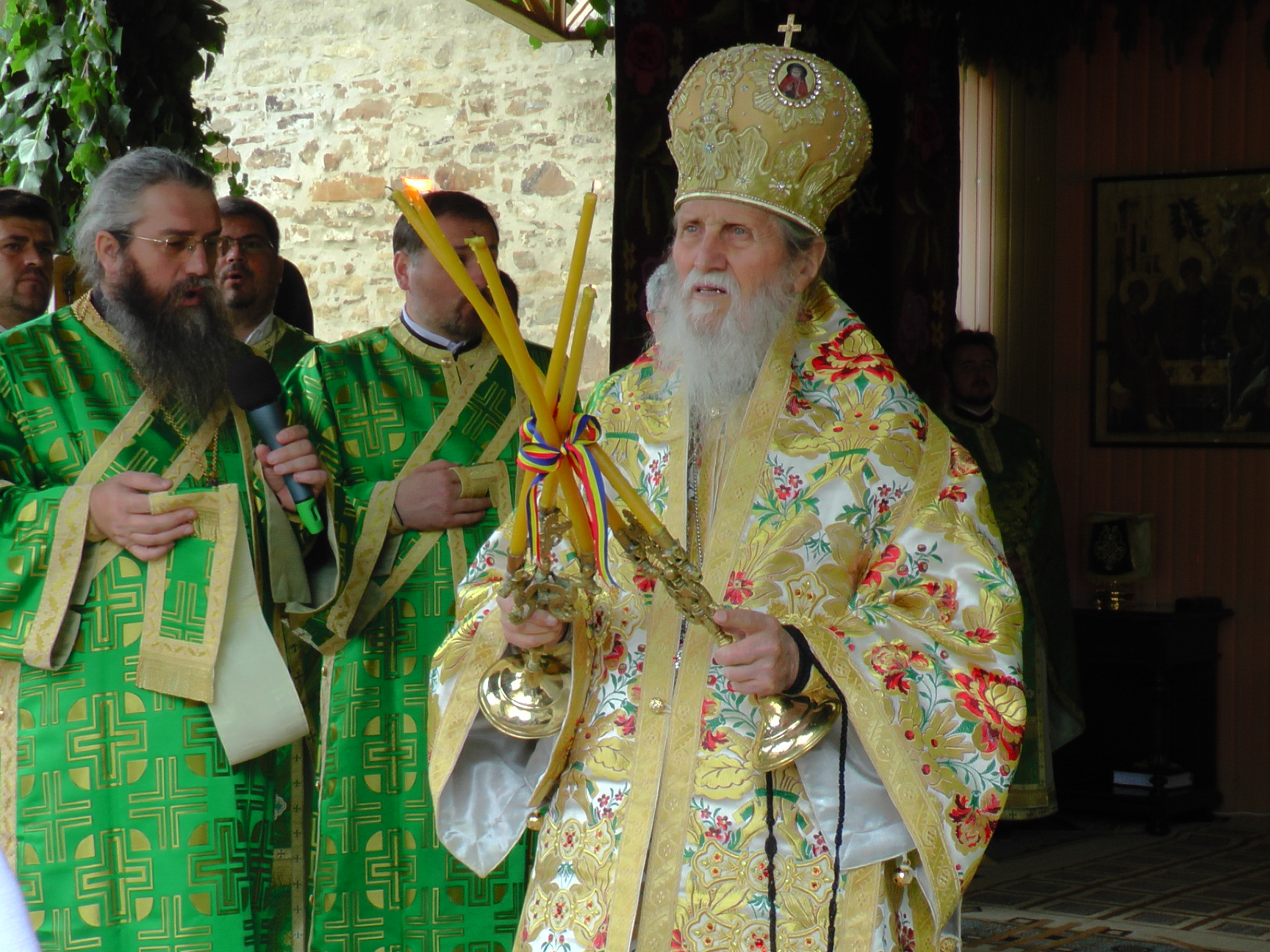 Hramul Mănăstirii sucevene Dragomirna Hramul Mănăstirii sucevene Dragomirna