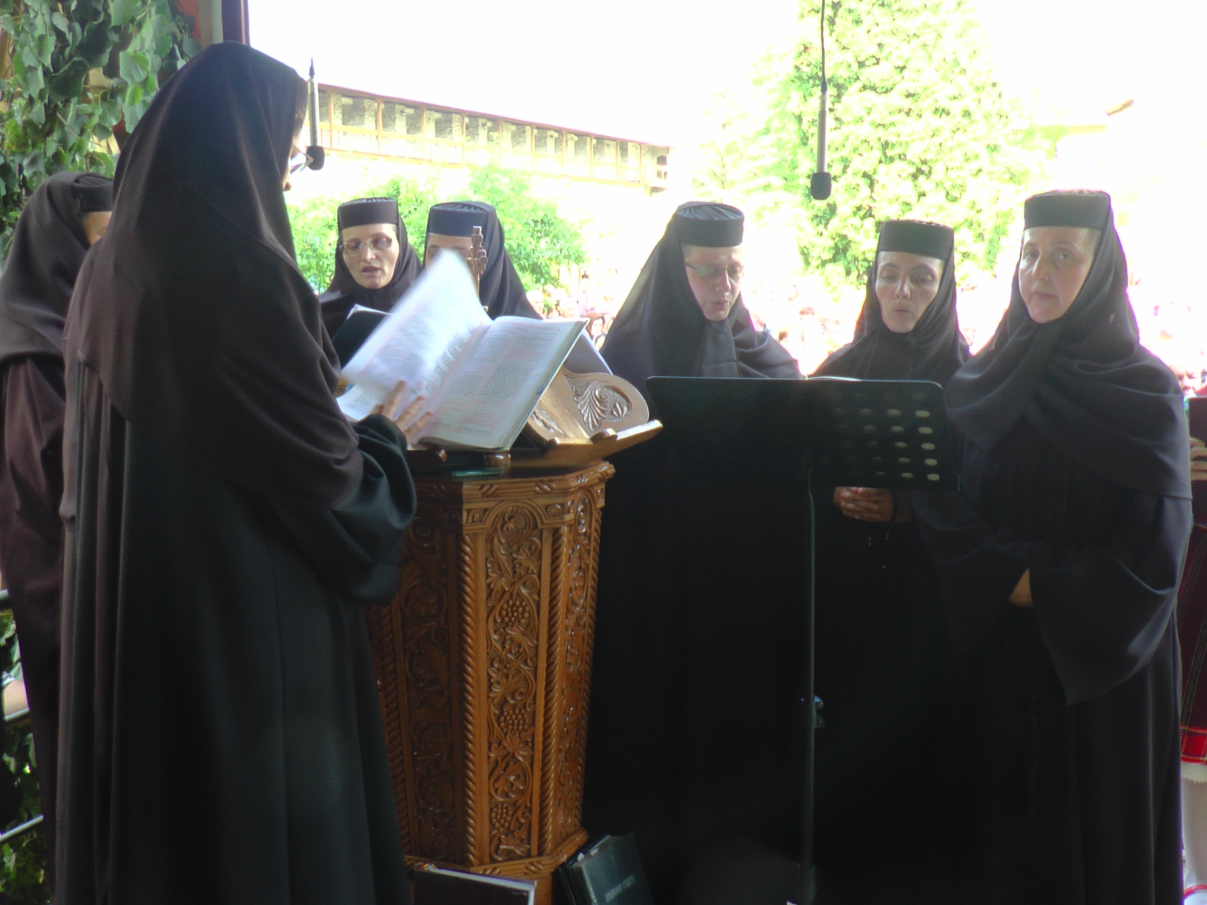 Hramul Mănăstirii sucevene Dragomirna Hramul Mănăstirii sucevene Dragomirna
