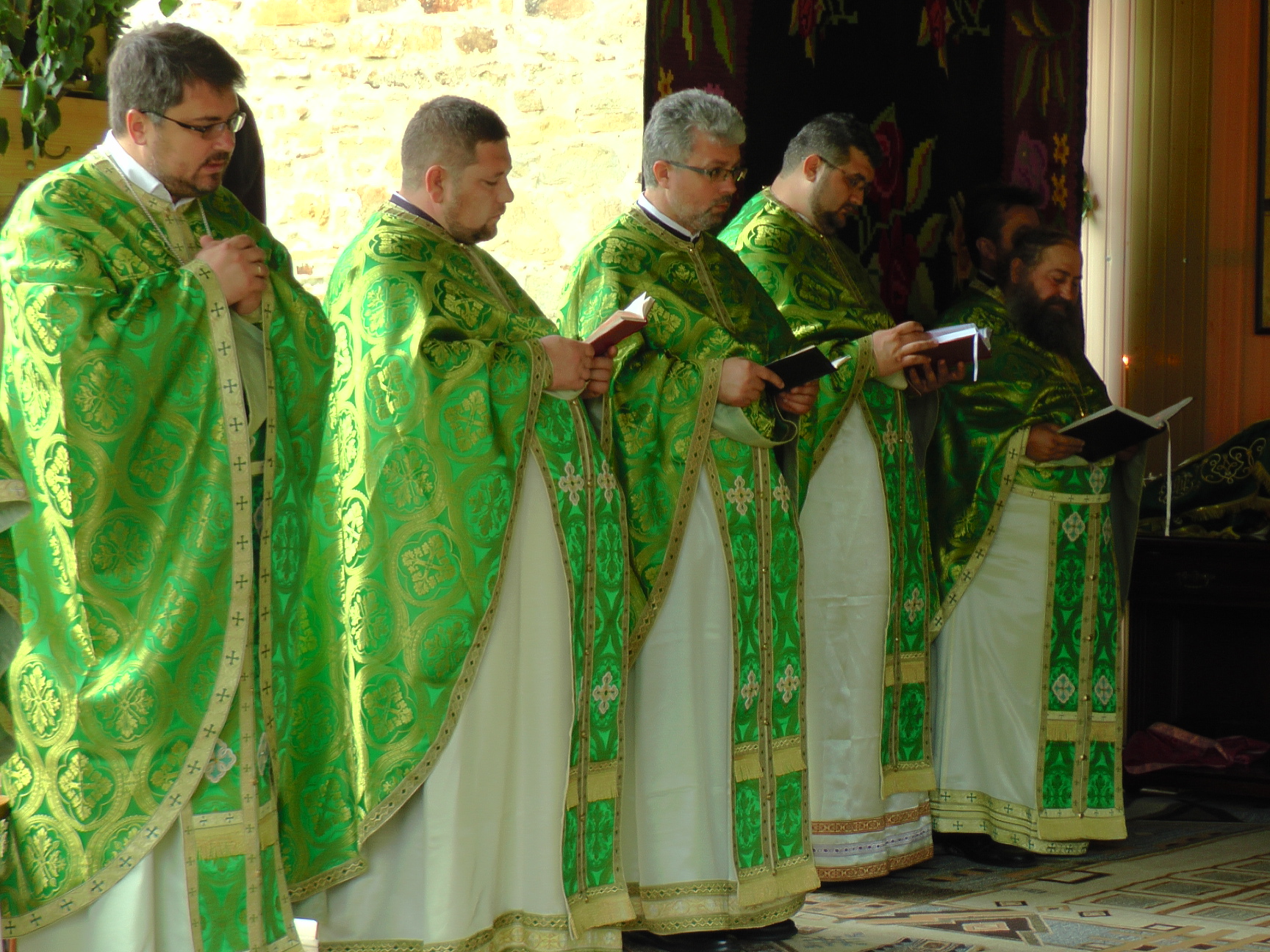 Hramul Mănăstirii sucevene Dragomirna Hramul Mănăstirii sucevene Dragomirna