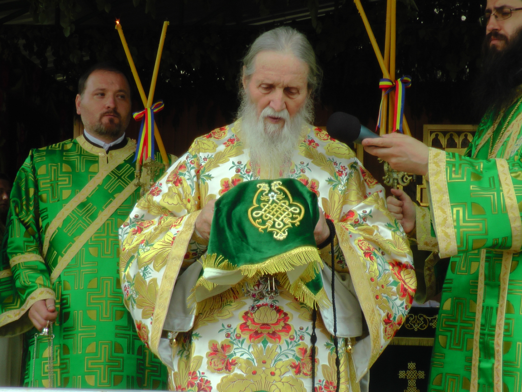 Hramul Mănăstirii sucevene Dragomirna Hramul Mănăstirii sucevene Dragomirna