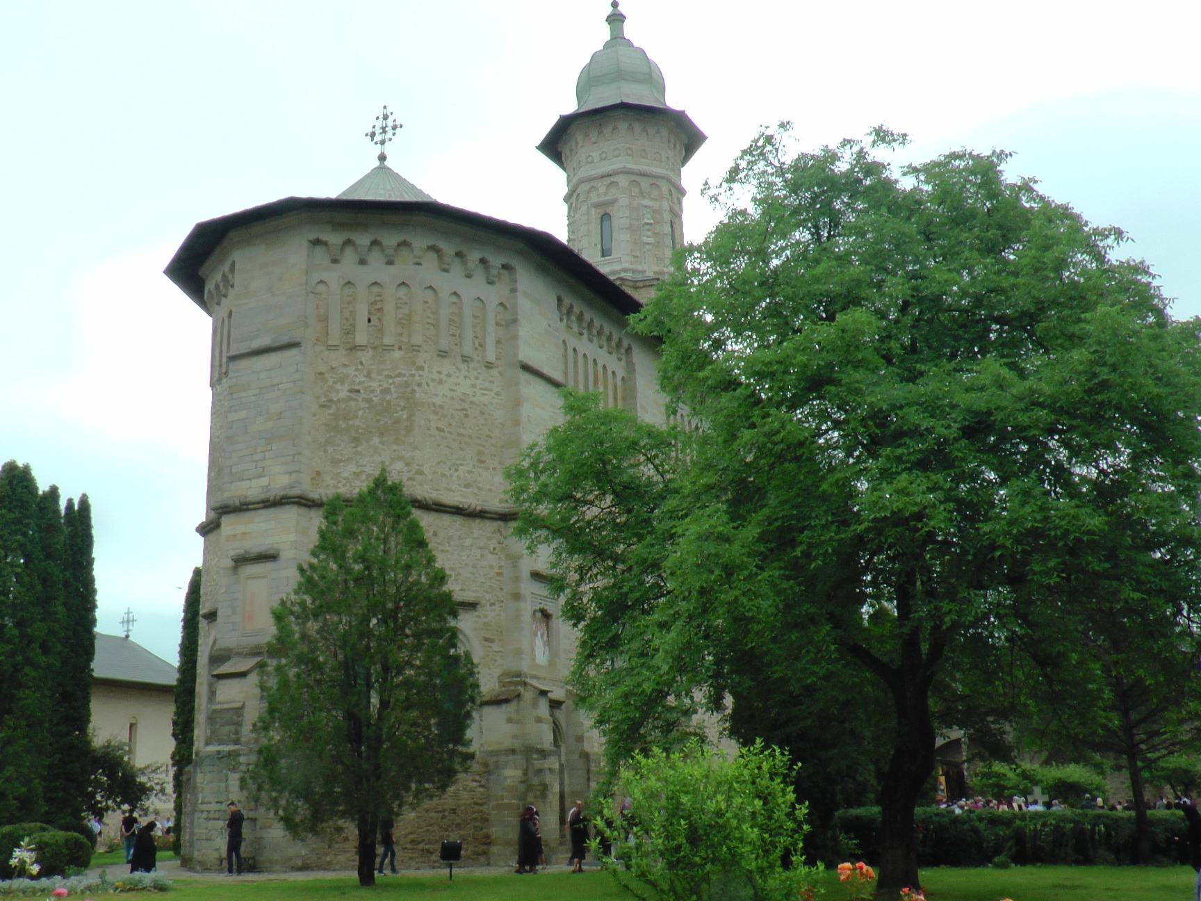 Hramul Mănăstirii sucevene Dragomirna Hramul Mănăstirii sucevene Dragomirna