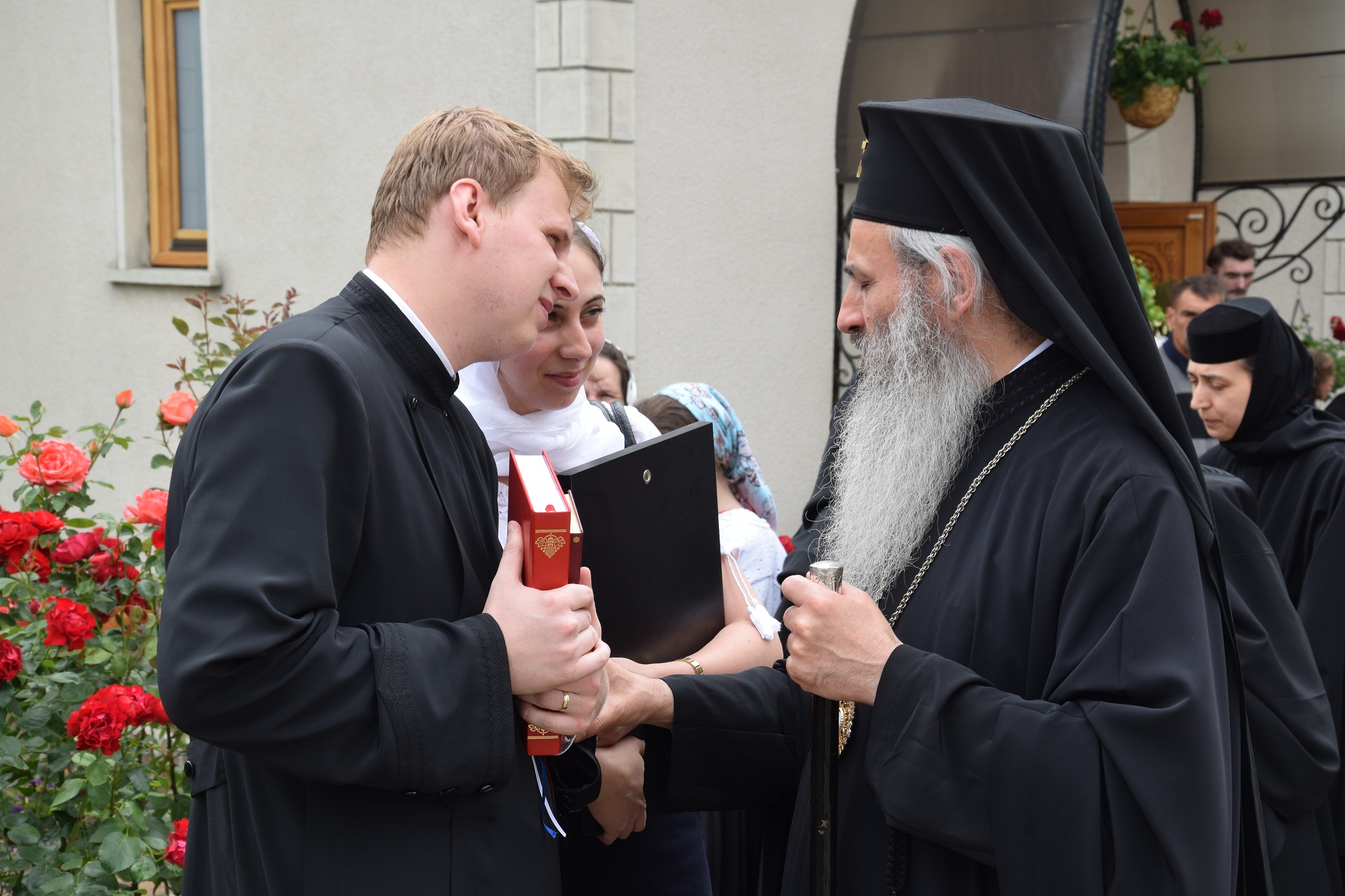 Sfinții Apostoli Petru și Pavel, cinstiți la Mănăstirea Dumbrăvele prin Liturghie arhierească Sfinții Apostoli Petru și Pavel, cinstiți la Mănăstirea Dumbrăvele prin Liturghie arhierească