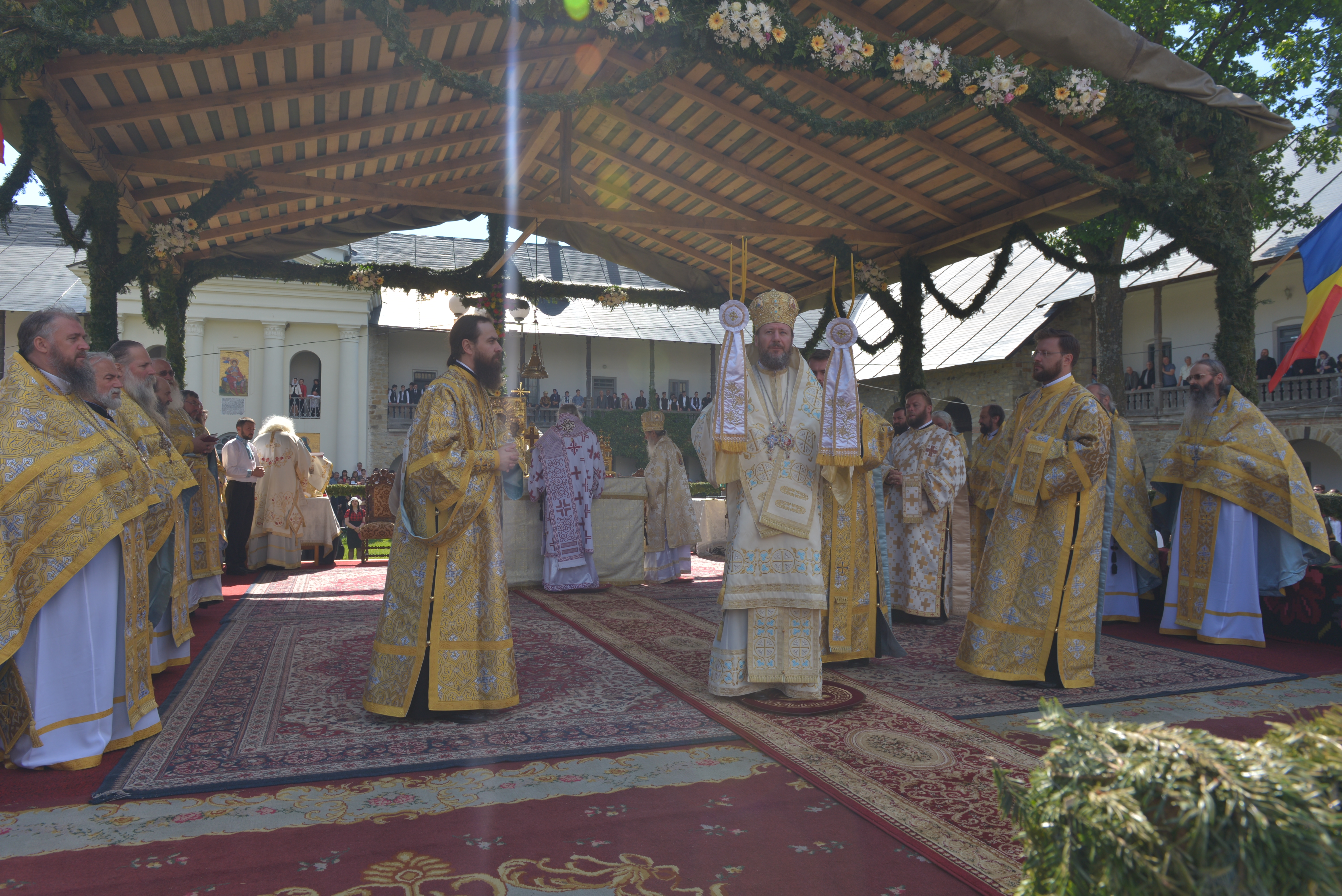 Mănăstirea Neamț și-a sărbătorit hramul în prezența a mii de credincioși Mănăstirea Neamț și-a sărbătorit hramul în prezența a mii de credincioși
