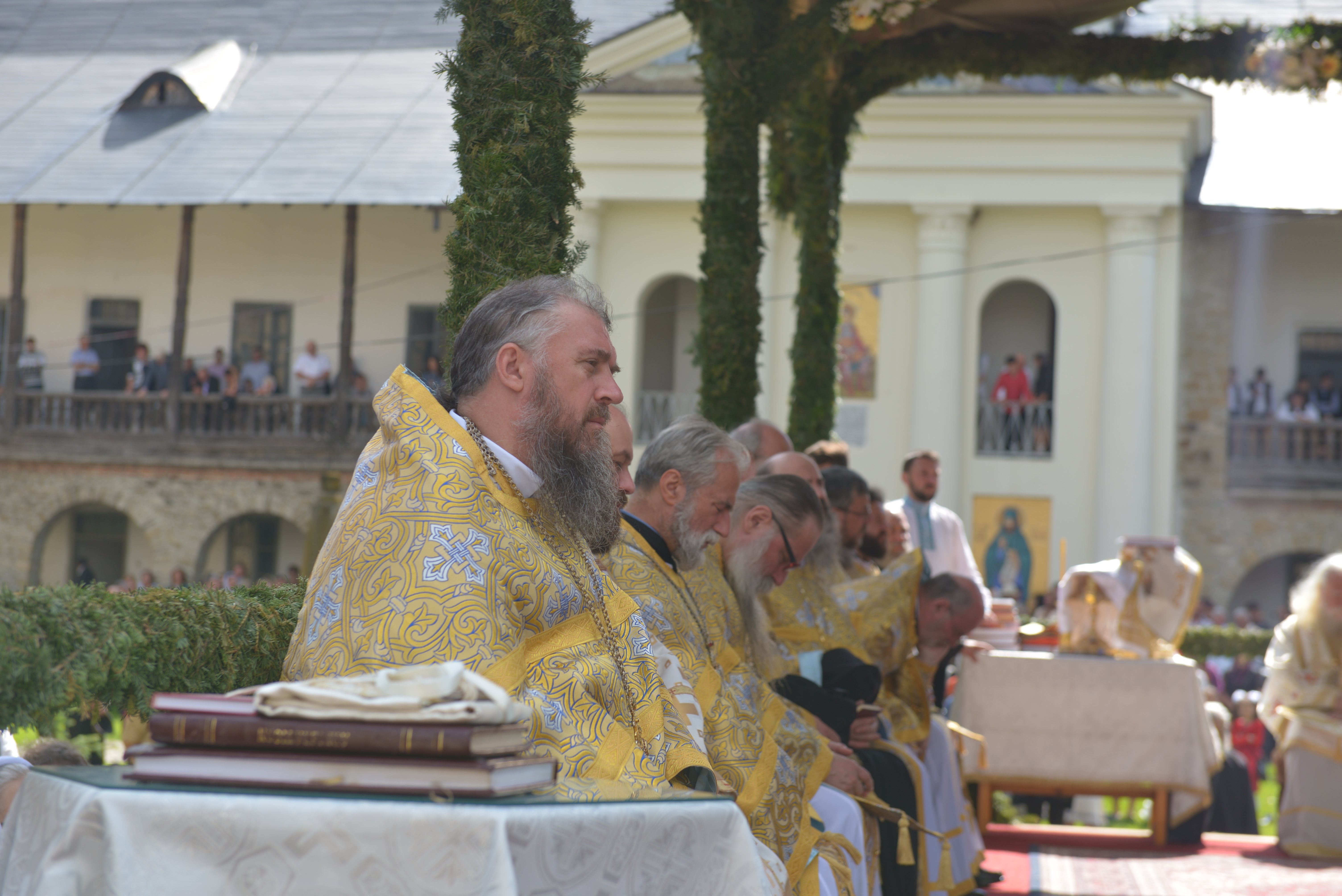 Mănăstirea Neamț și-a sărbătorit hramul în prezența a mii de credincioși Mănăstirea Neamț și-a sărbătorit hramul în prezența a mii de credincioși