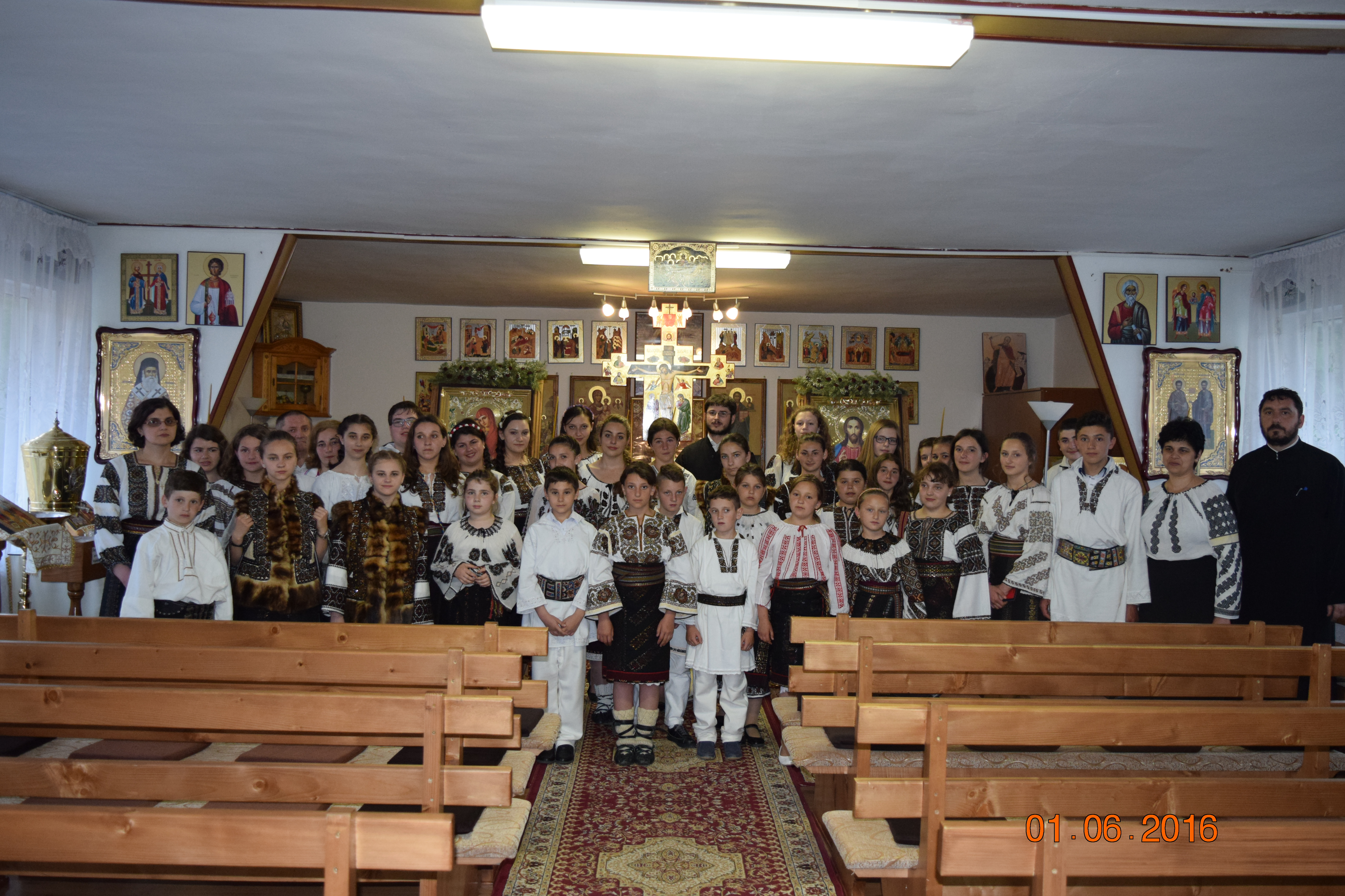 Înfrăţire între grupuri de tineri din Bucovina şi Ardeal