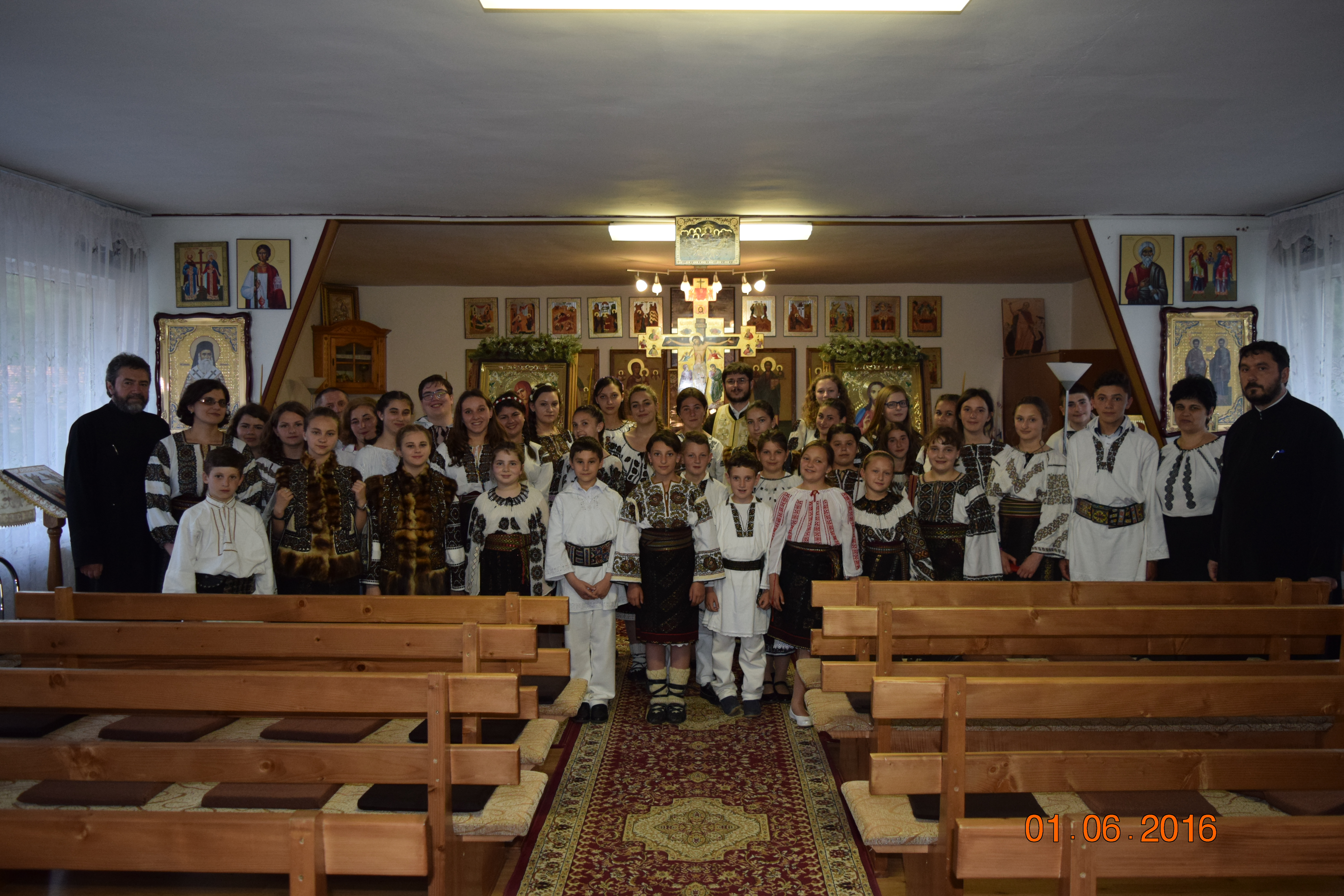 Înfrăţire între grupuri de tineri din Bucovina şi Ardeal